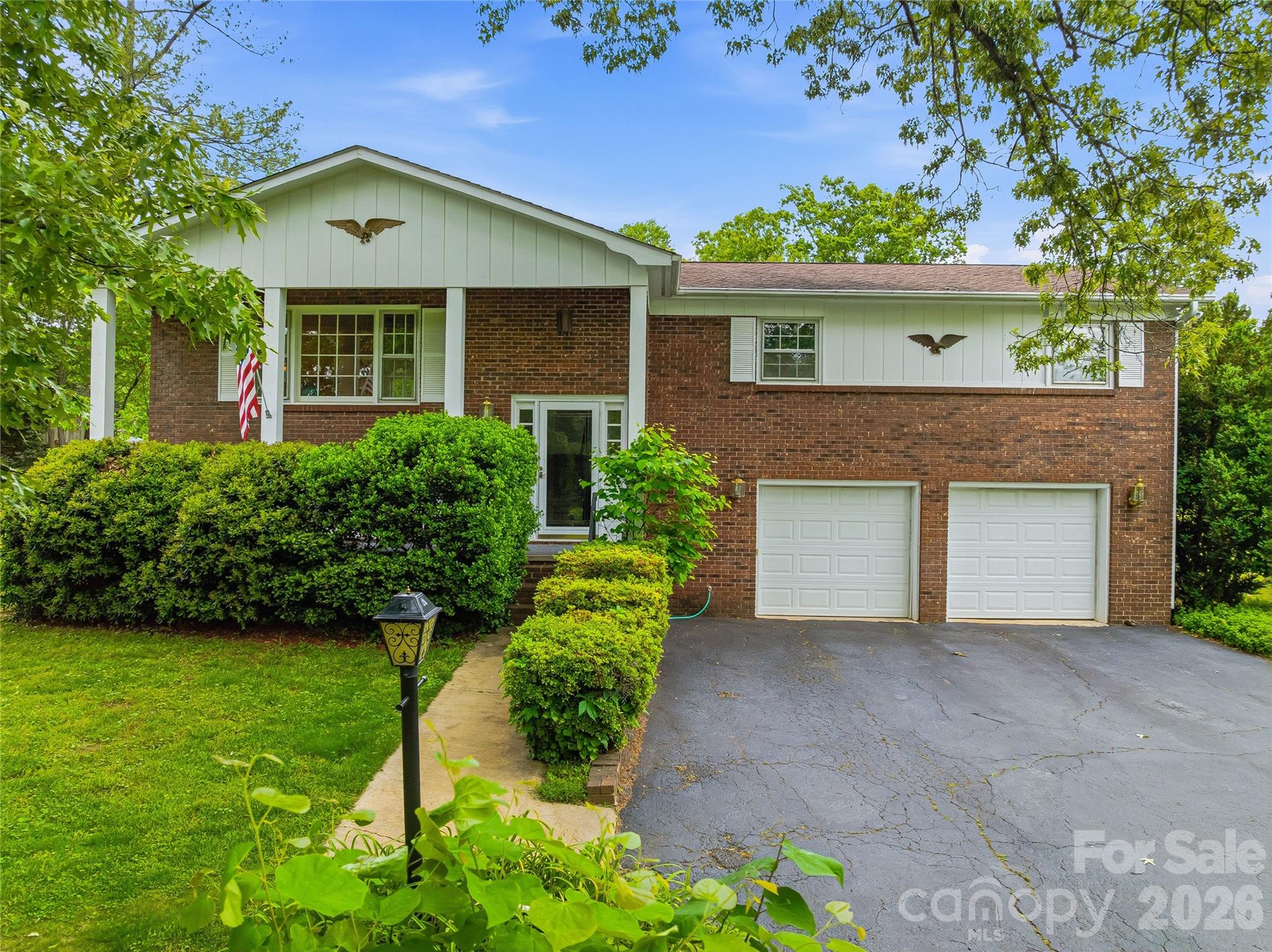 208 Applecross Lane — photo