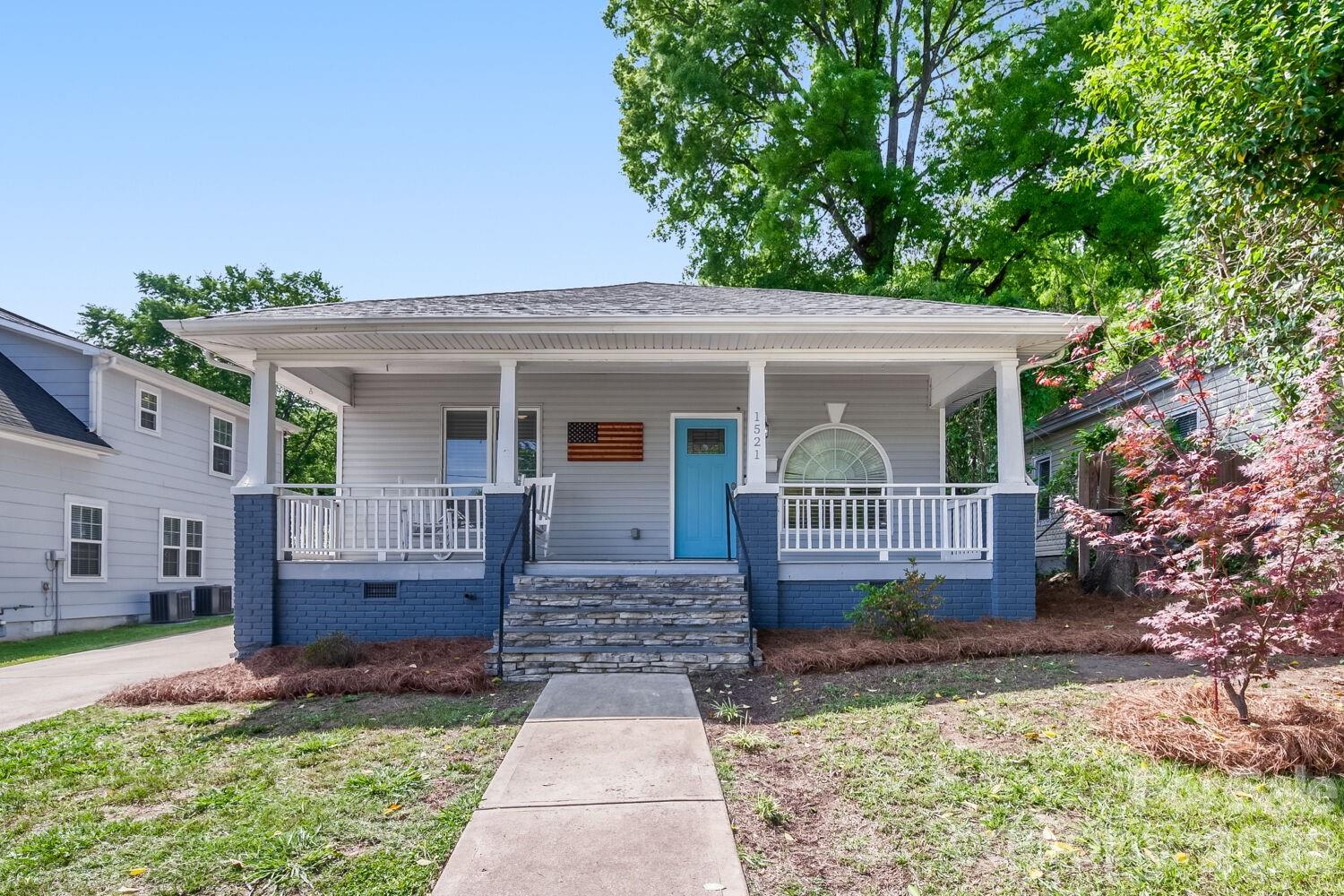 1521 Hawthorne Lane — photo
