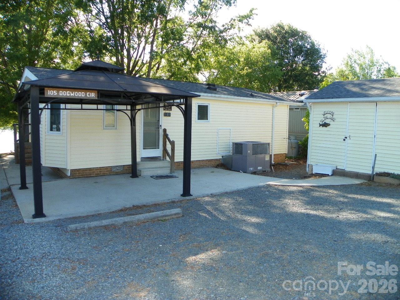 105 Dogwood Circle — photo