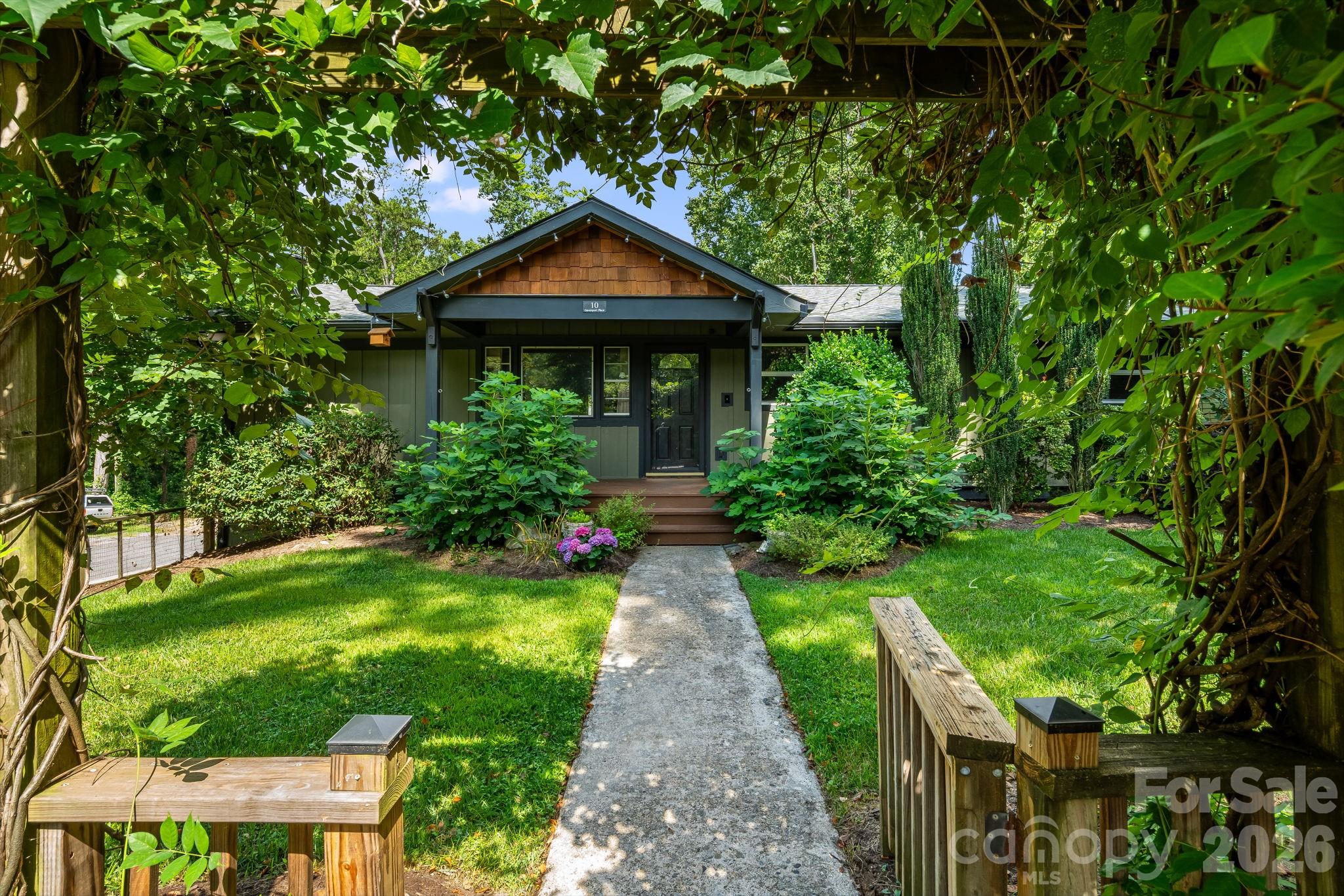 10 Davenport Place — photo