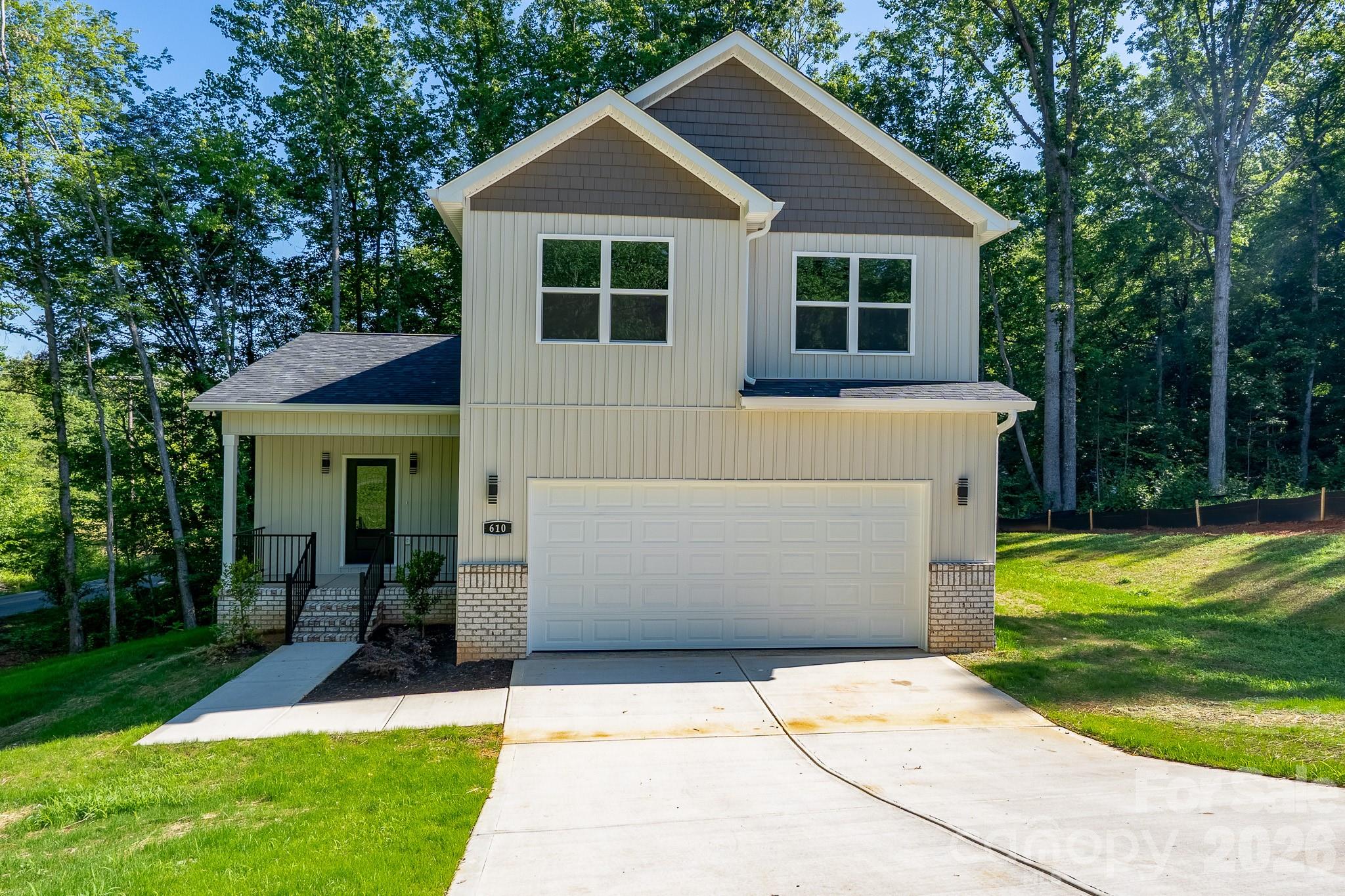 610 Queens Drive — photo