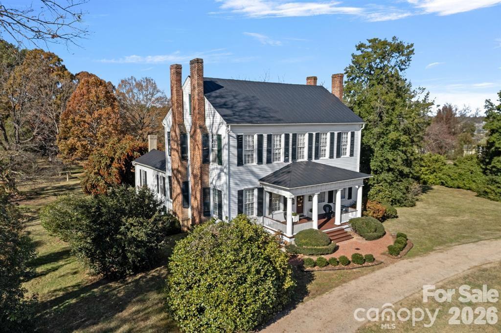 104 Leslie Loop — photo