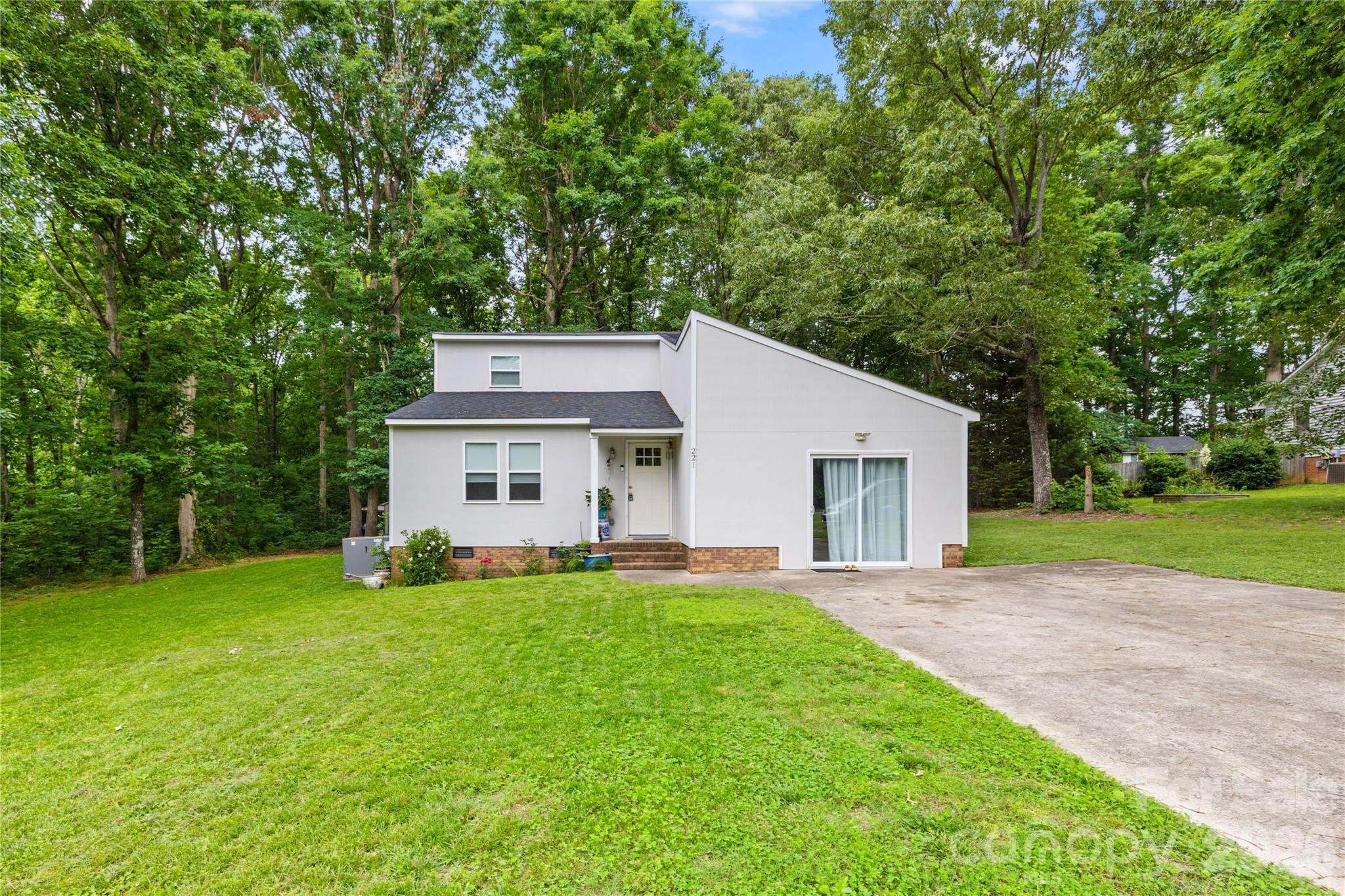 221 Reliance Road — photo