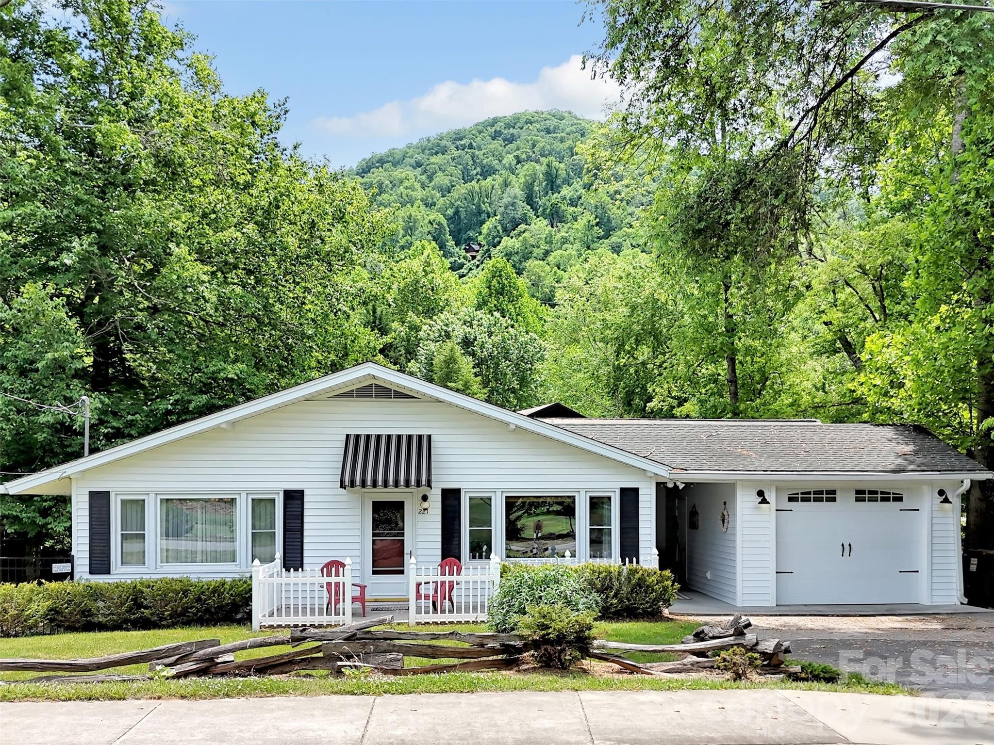 221 Moody Farm Road — photo