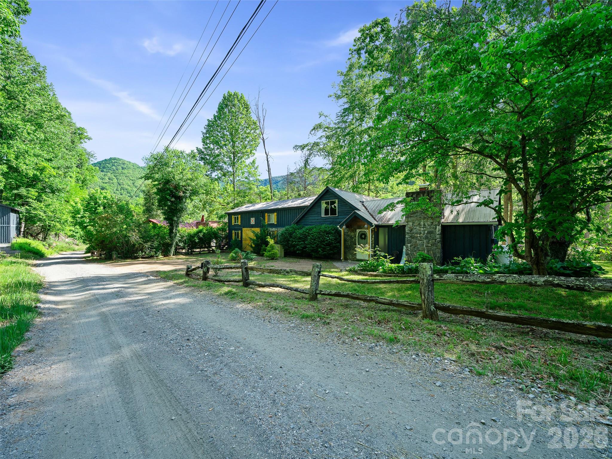 137 Mountain Farm Road — photo