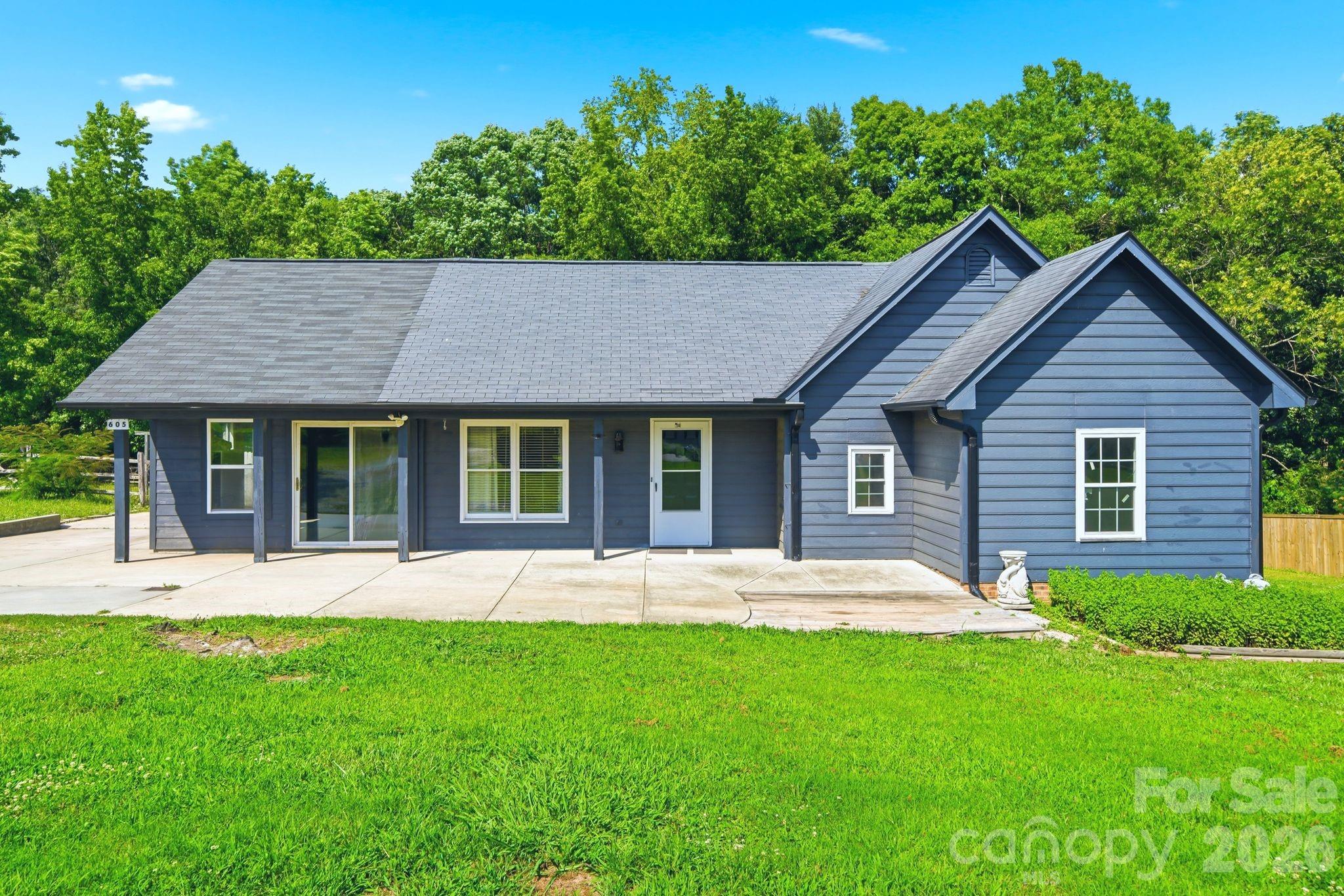 605 Brookside Drive — photo