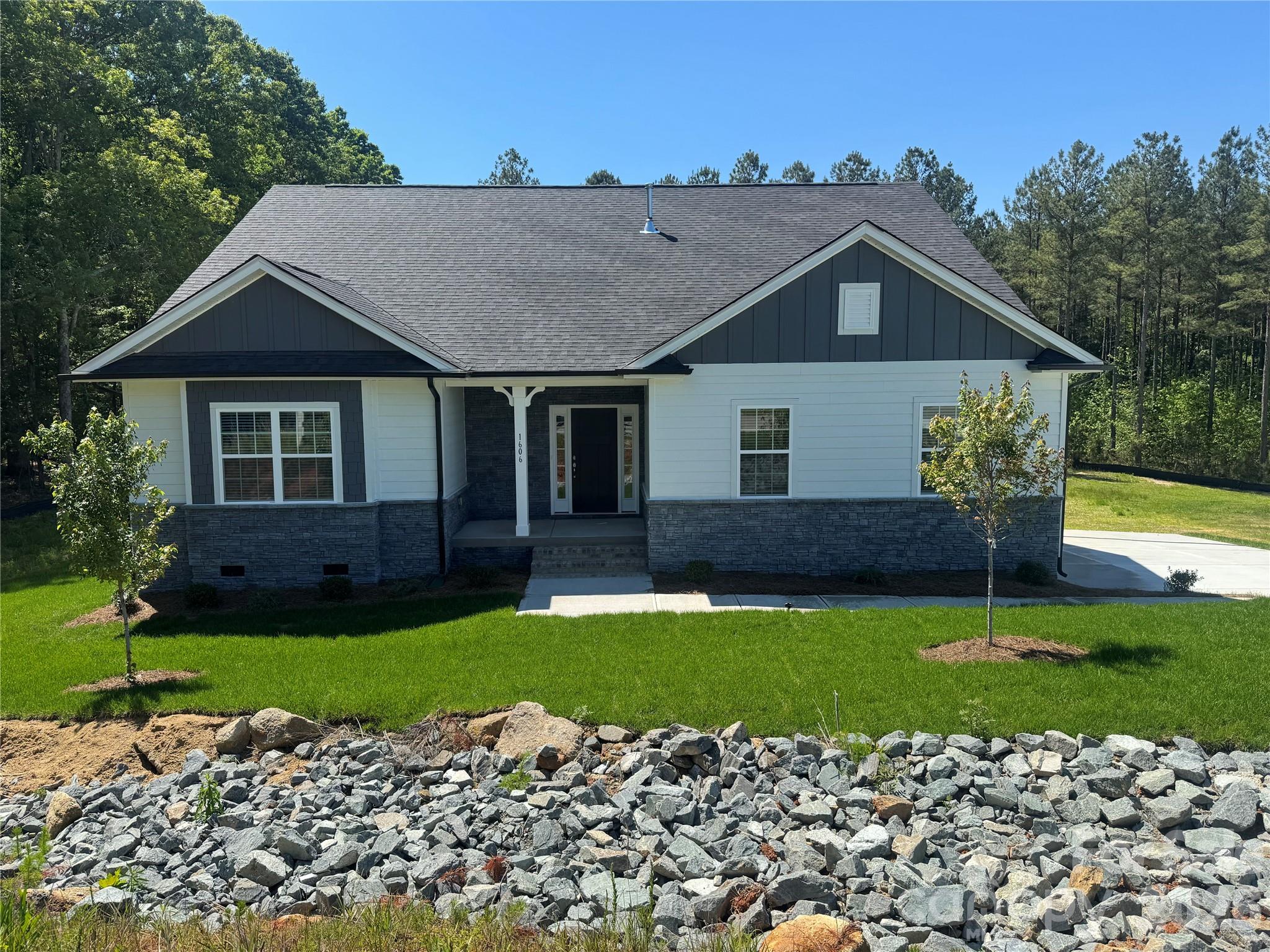 1606 Autumn Lane 114 — photo