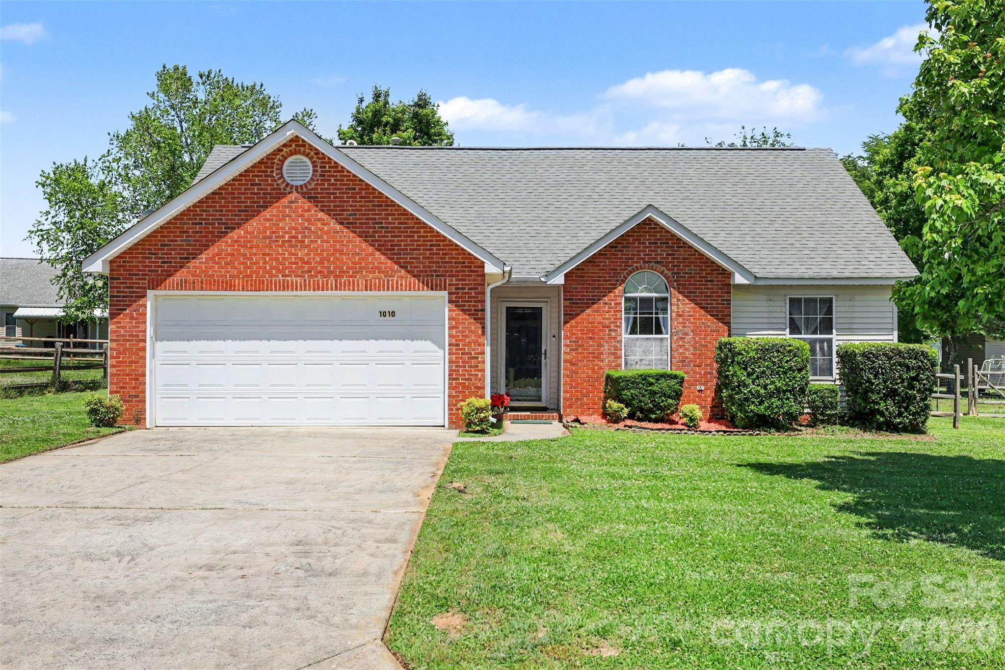 1010 Ridgefield Circle — photo