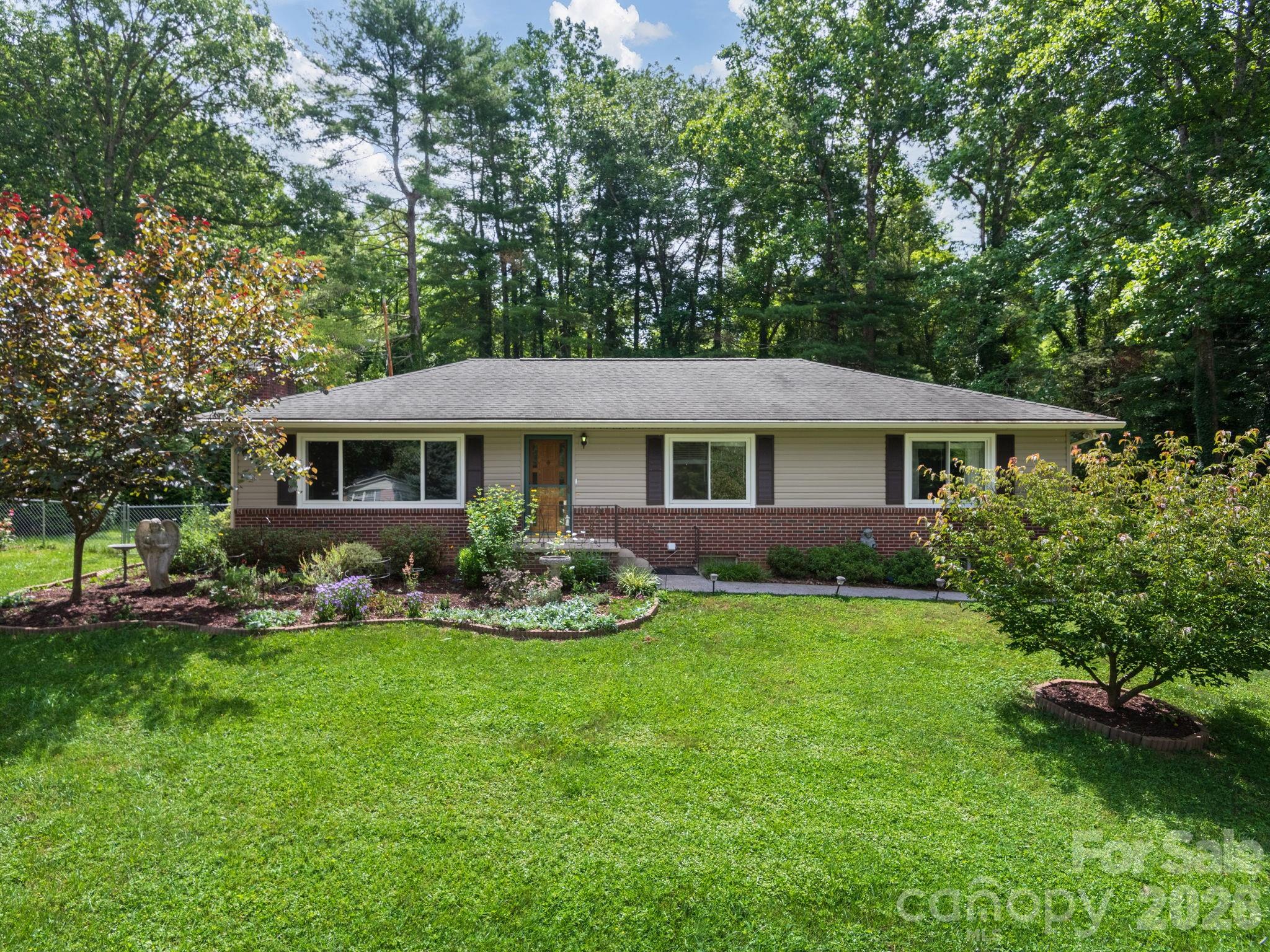 112 Lyndale Road — photo