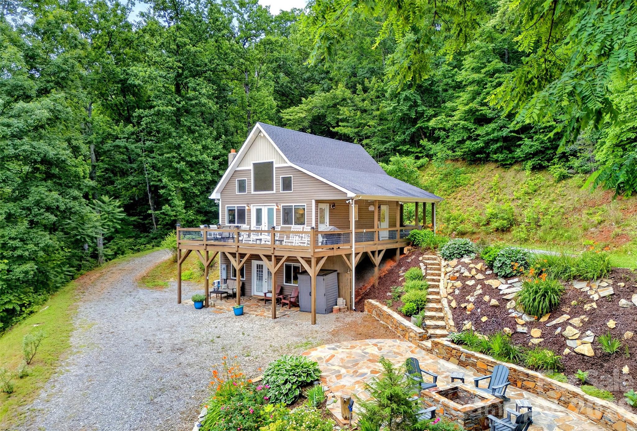 696 Hickory Nut Hollow — photo