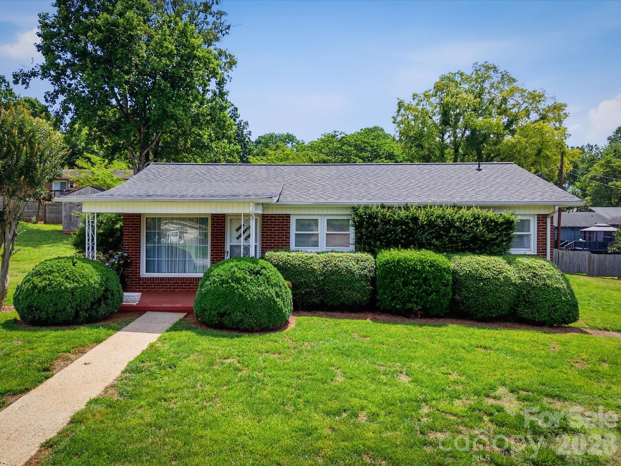 132 Starmount Circle 85-88 — photo