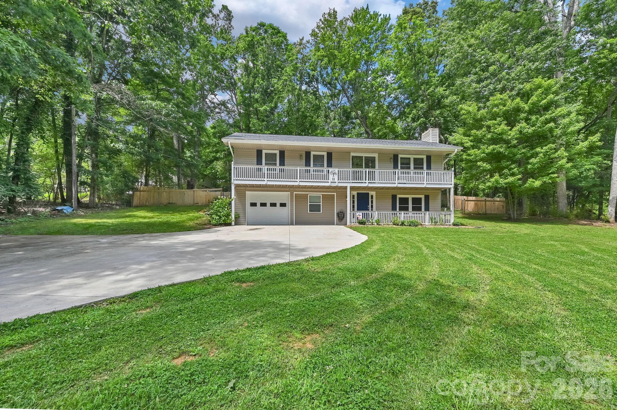 11 Greenwood Acres Drive — photo