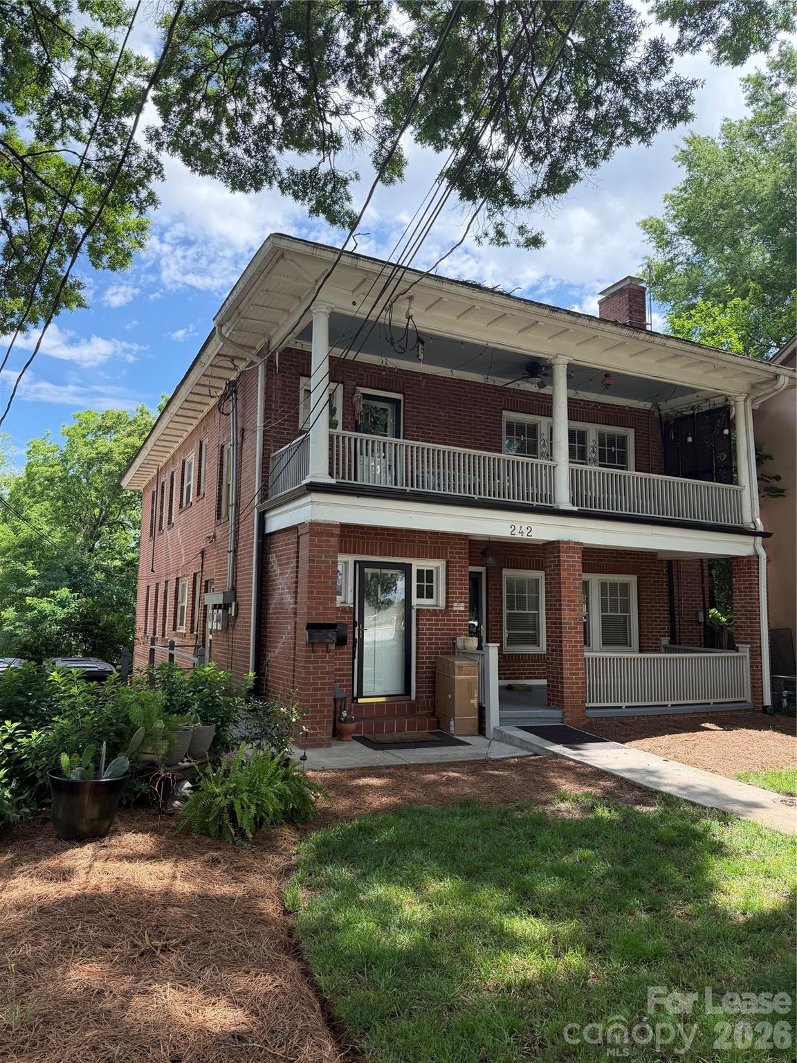 242 E Broad Street — photo