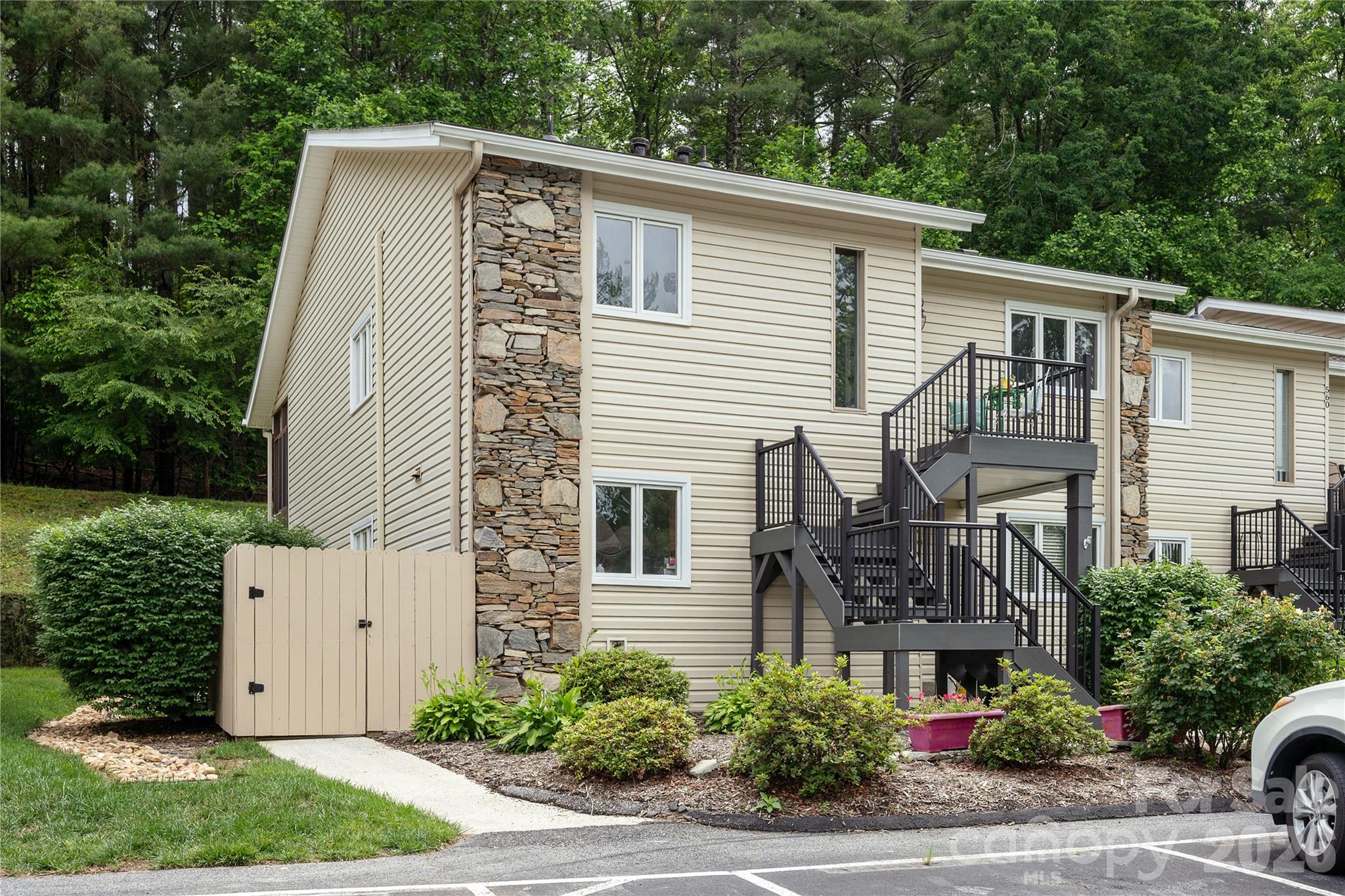 580 Britton Creek Drive — photo