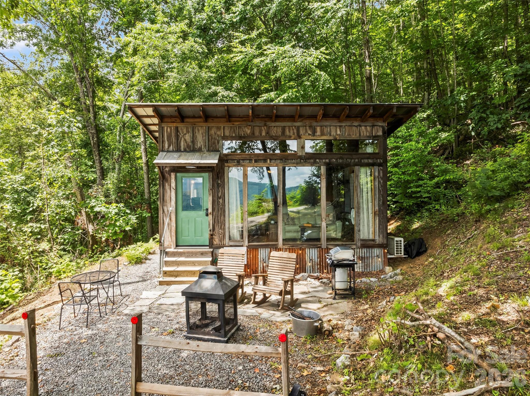 553 Paradise Mountain Road — photo
