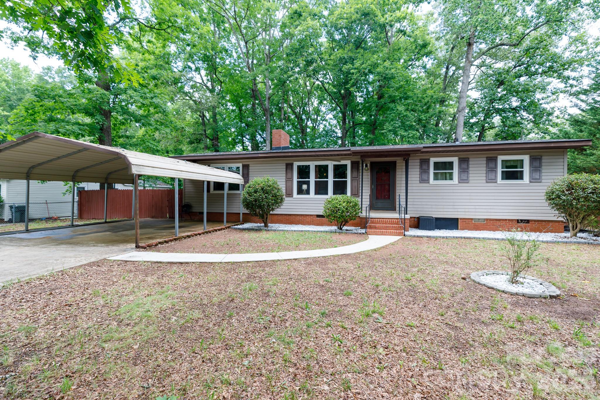 202 Woodlawn Drive — photo