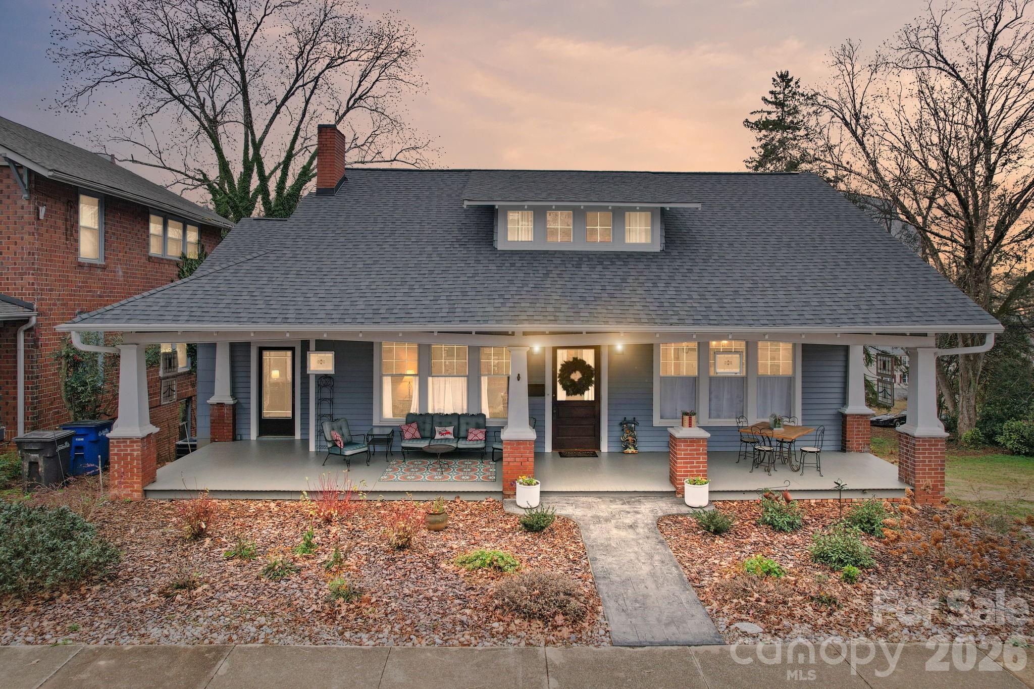 202 S Oak Street — photo