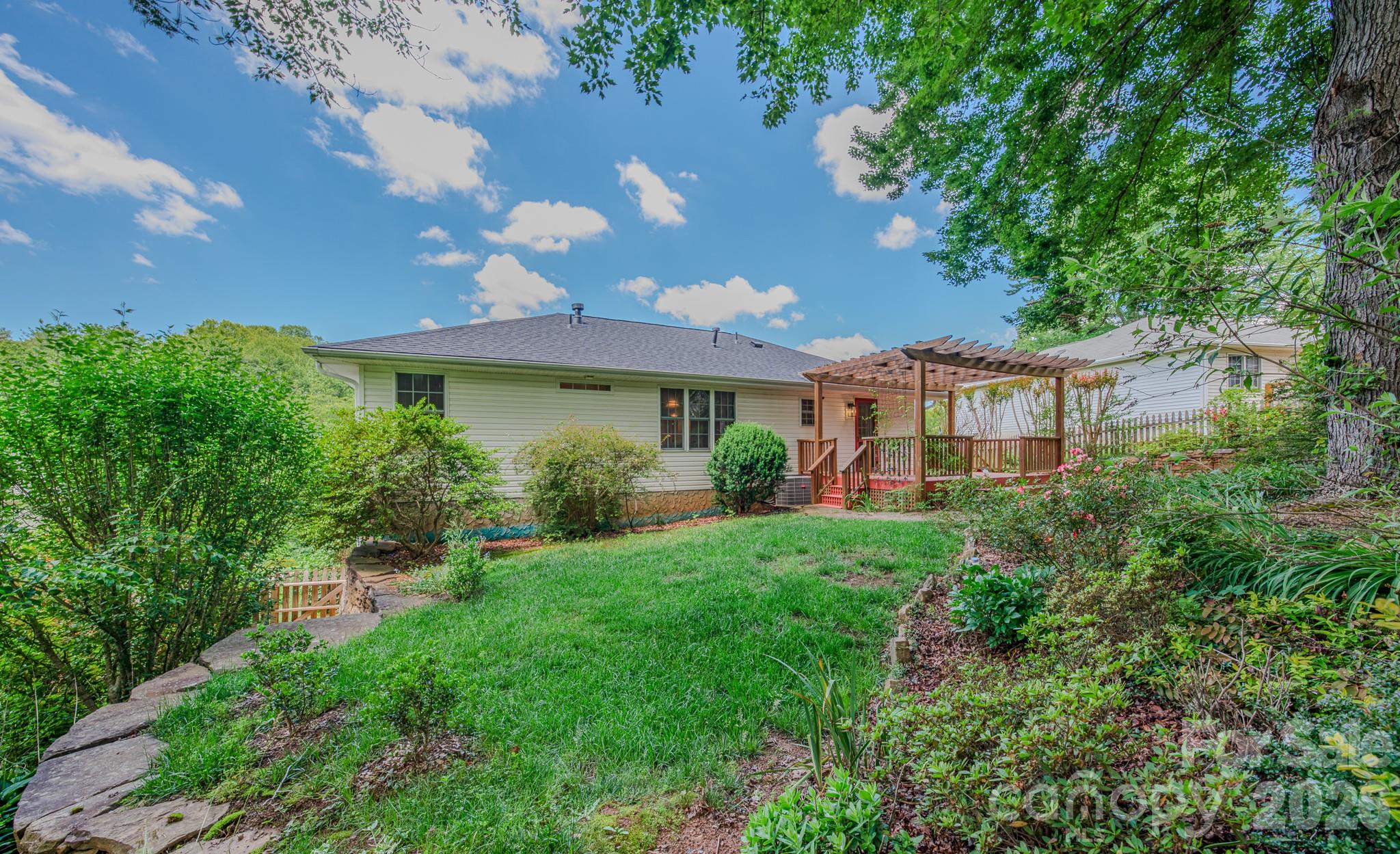102 Forest Lake Drive — photo