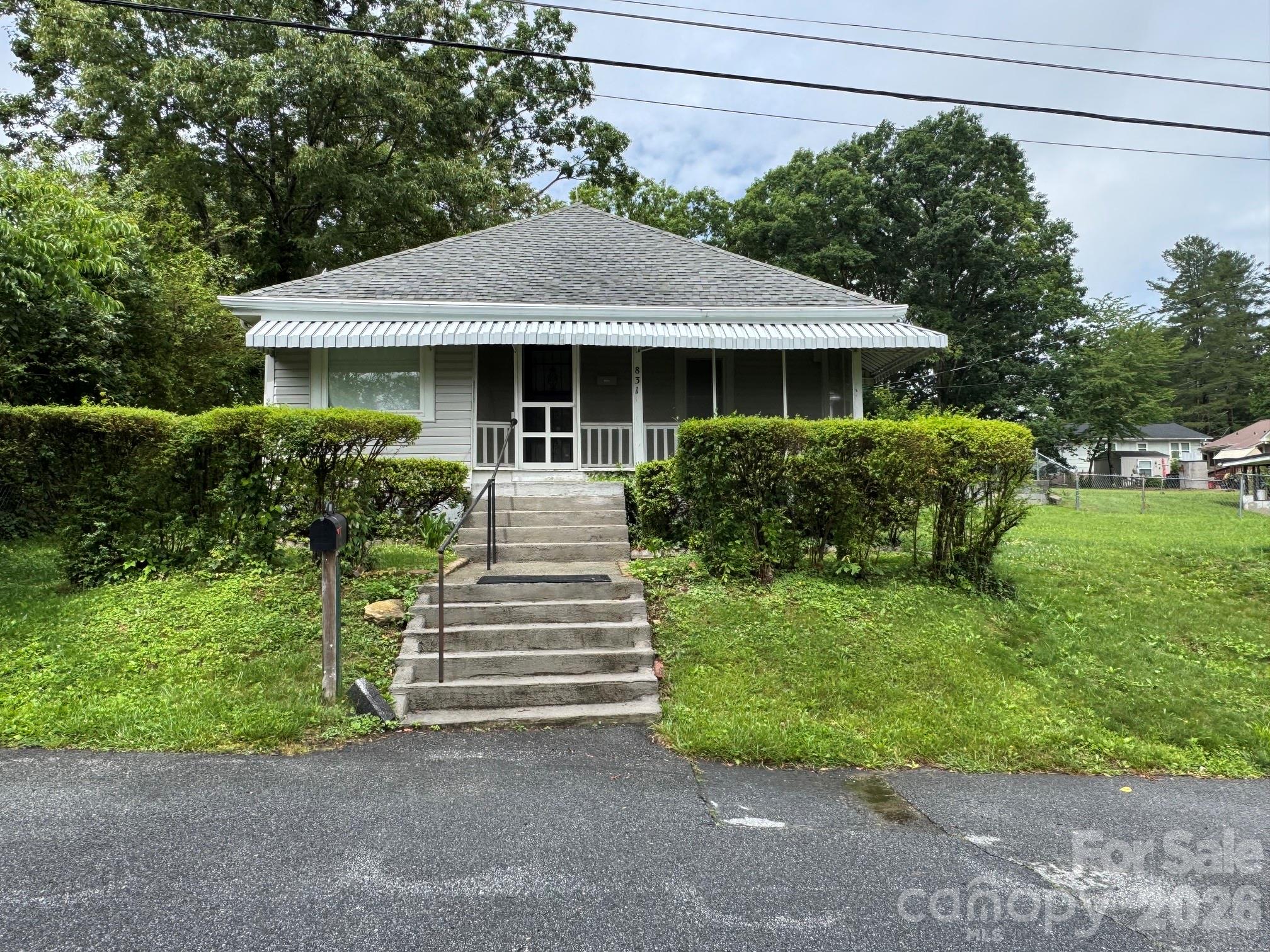 831/833 N Oak Street — photo