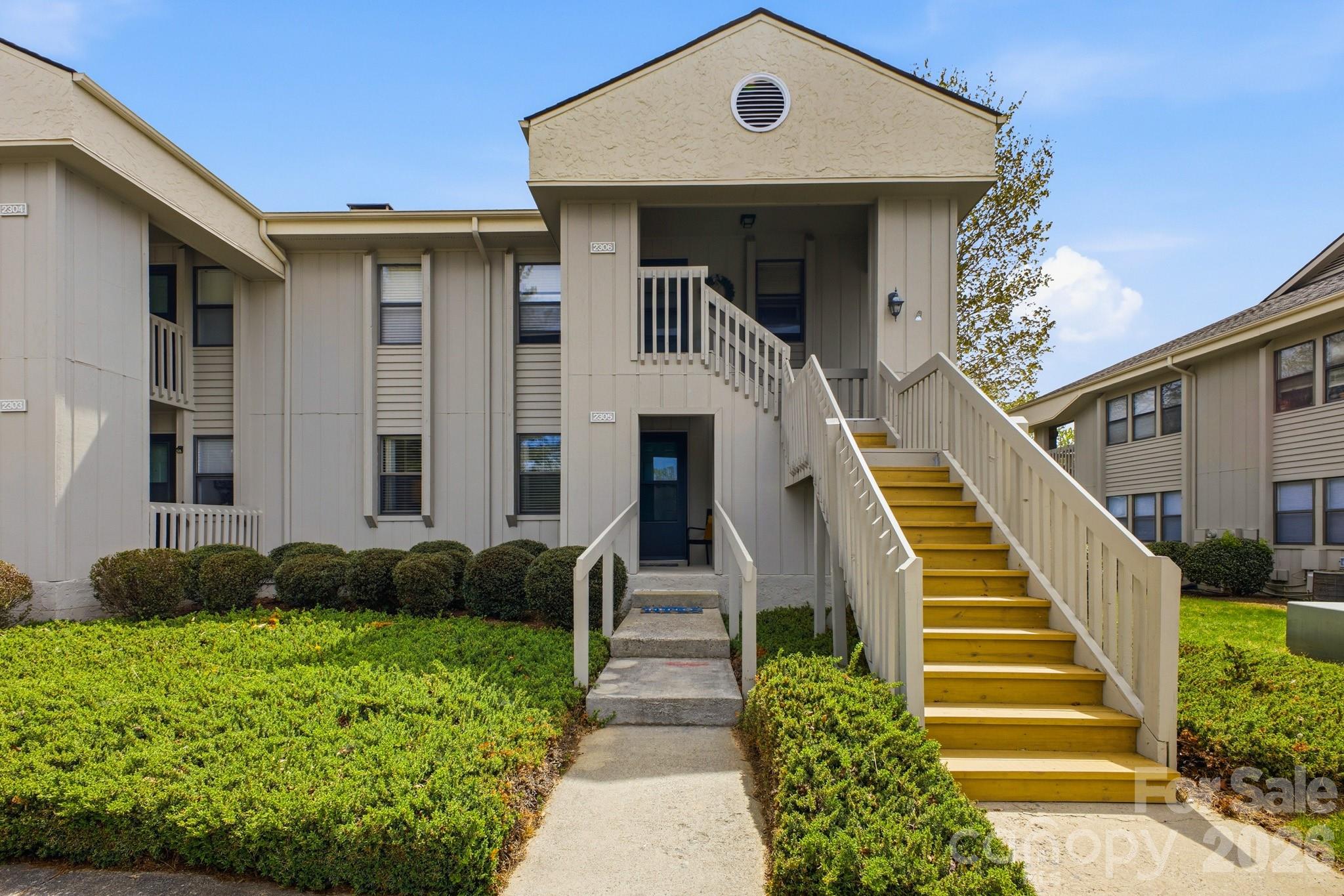 2305 Abbey Circle — photo