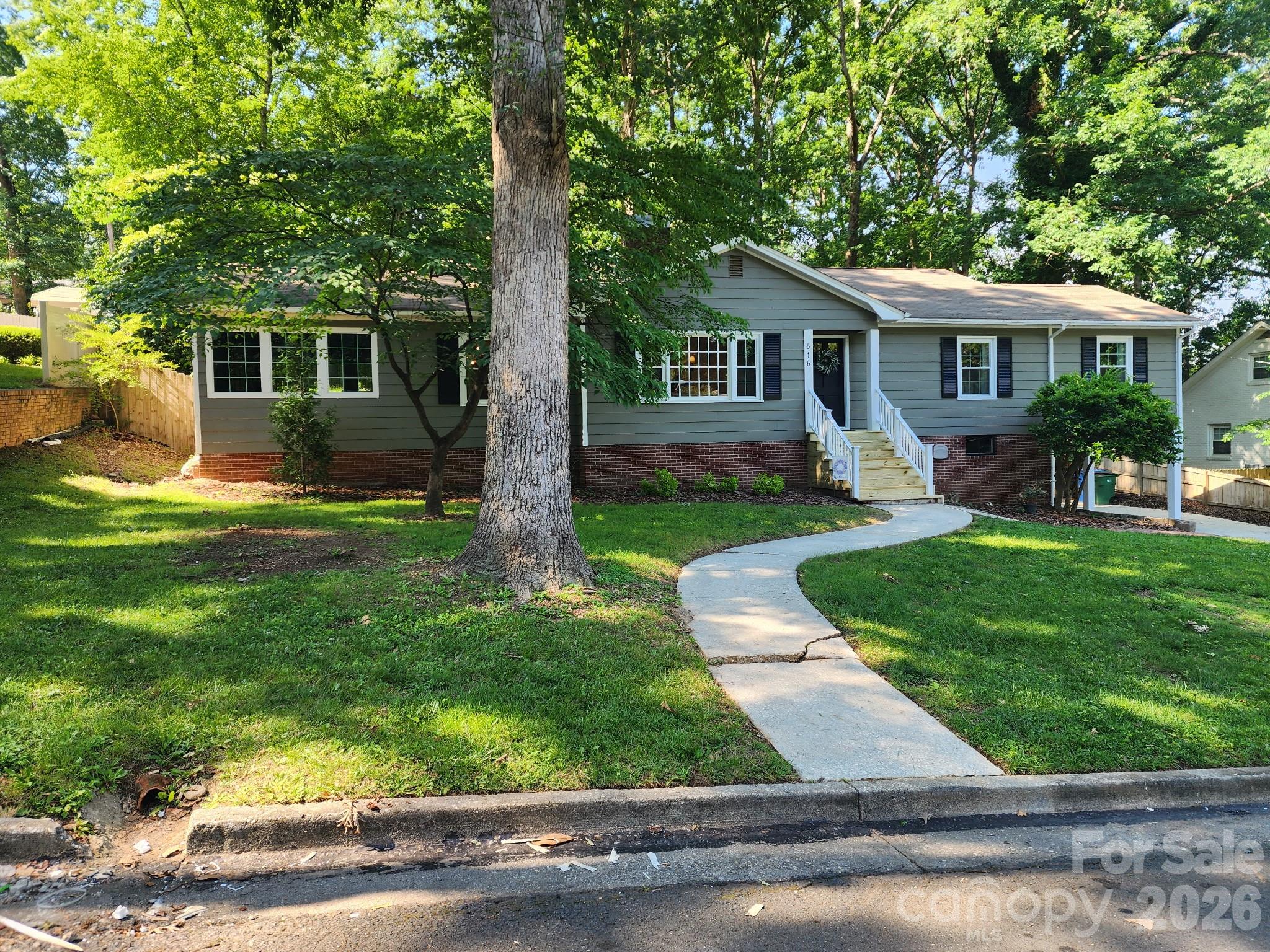 616 E Oakwood Avenue — photo