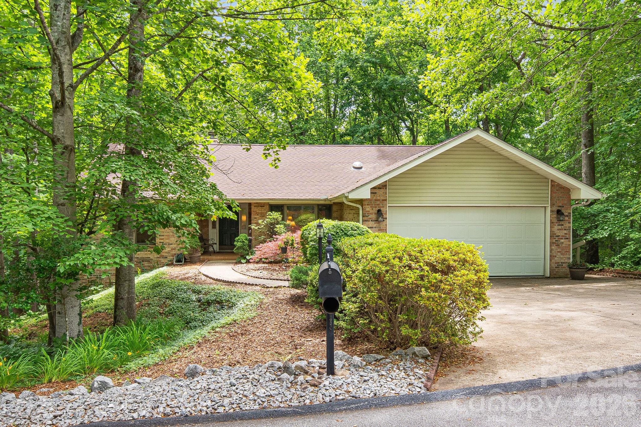 1851 Riverview Court — photo