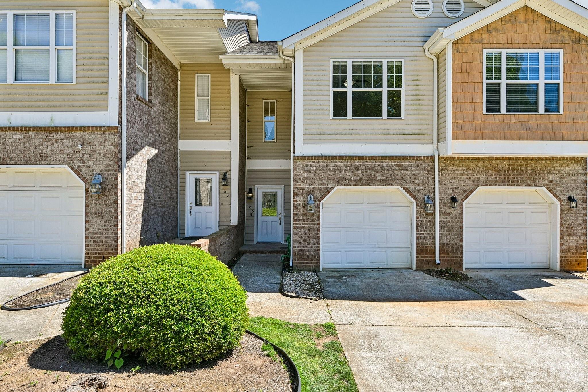 109 Sherman Oaks Lane — photo