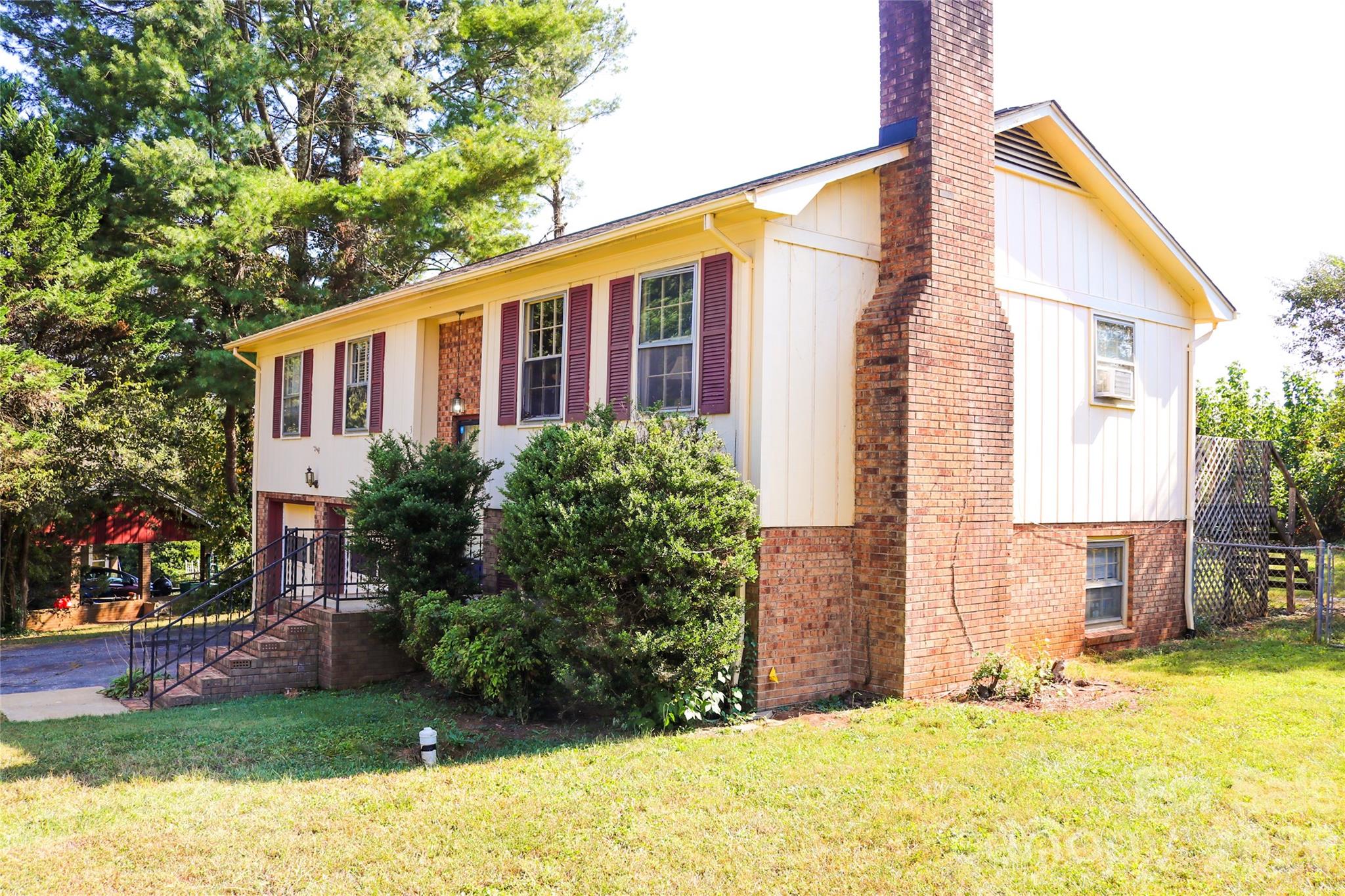 307 Meadowbrook Drive — photo