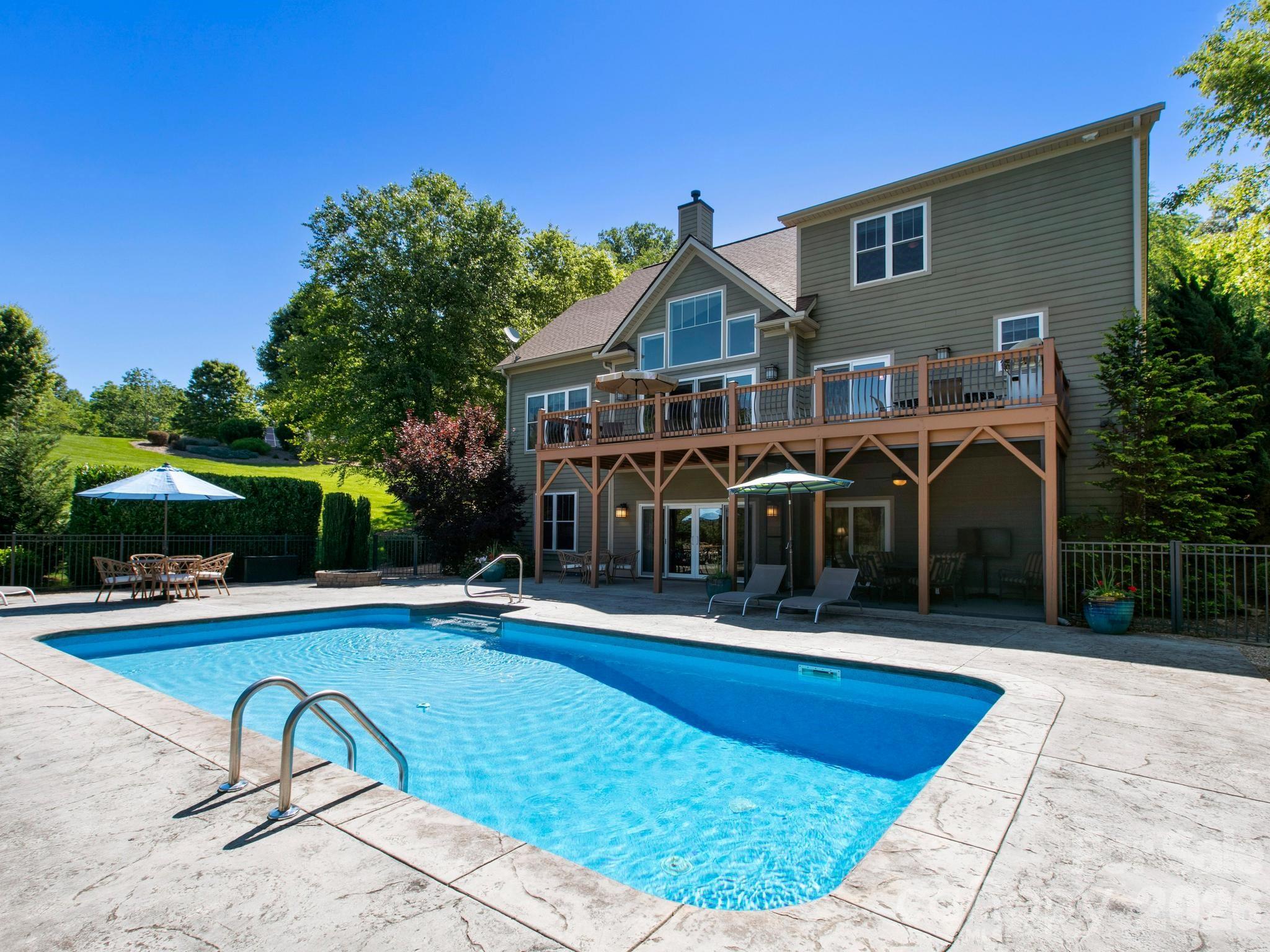 32 Lake Vista Drive — photo