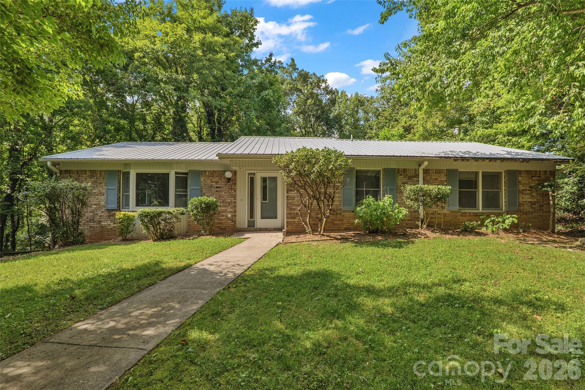 709 Forest Ridge Drive — photo