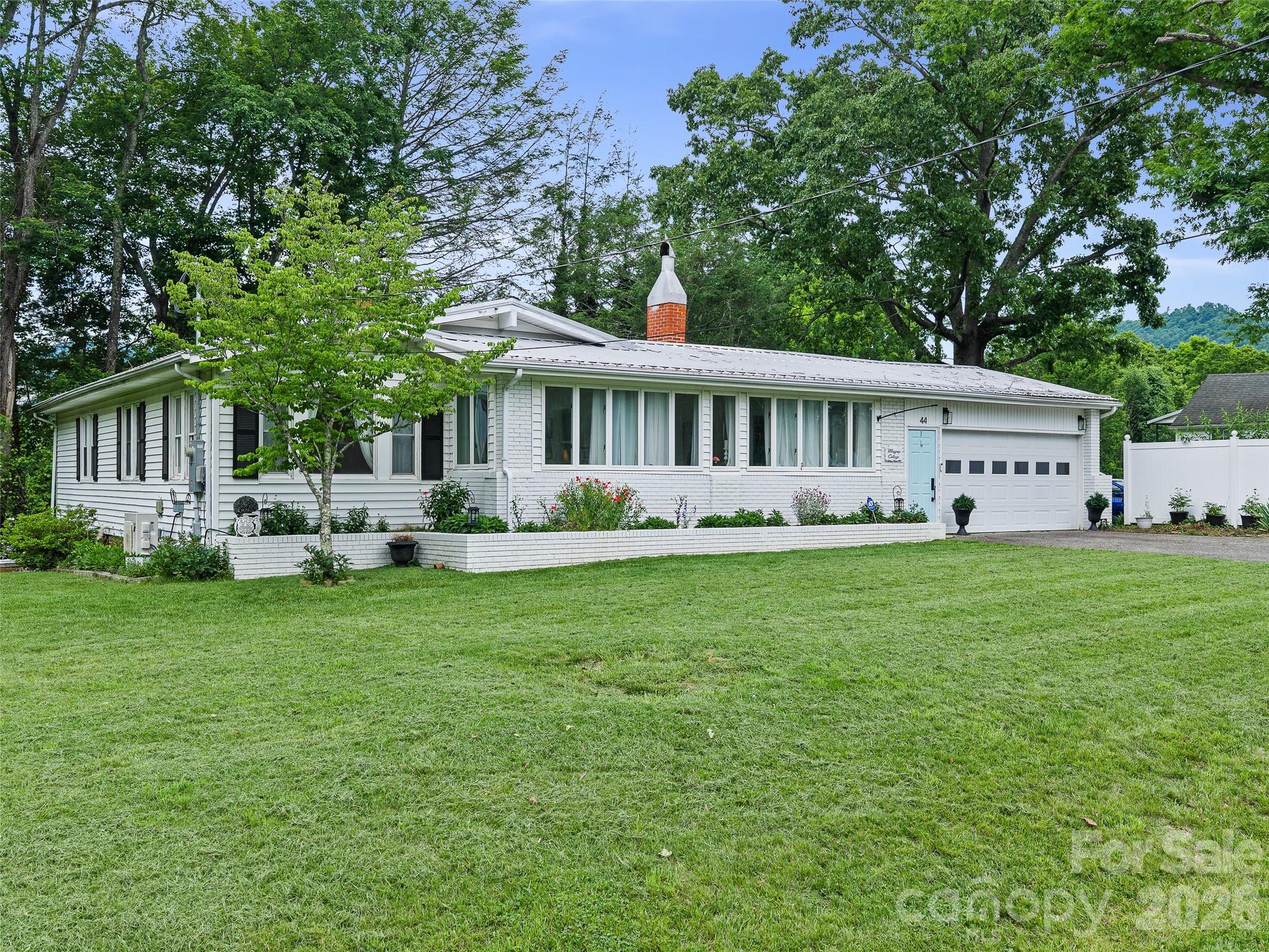 44 Hemlock Avenue — photo