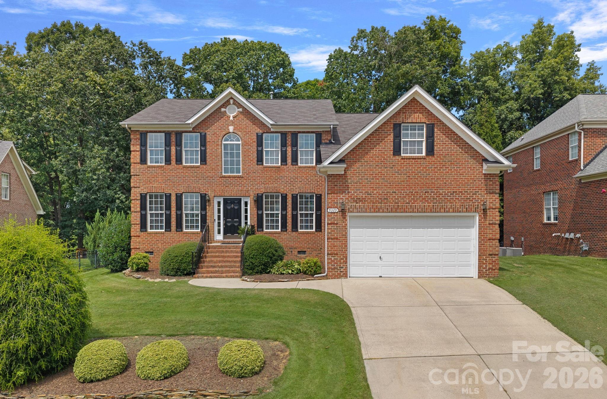 9329 Uxbridge Lane — photo