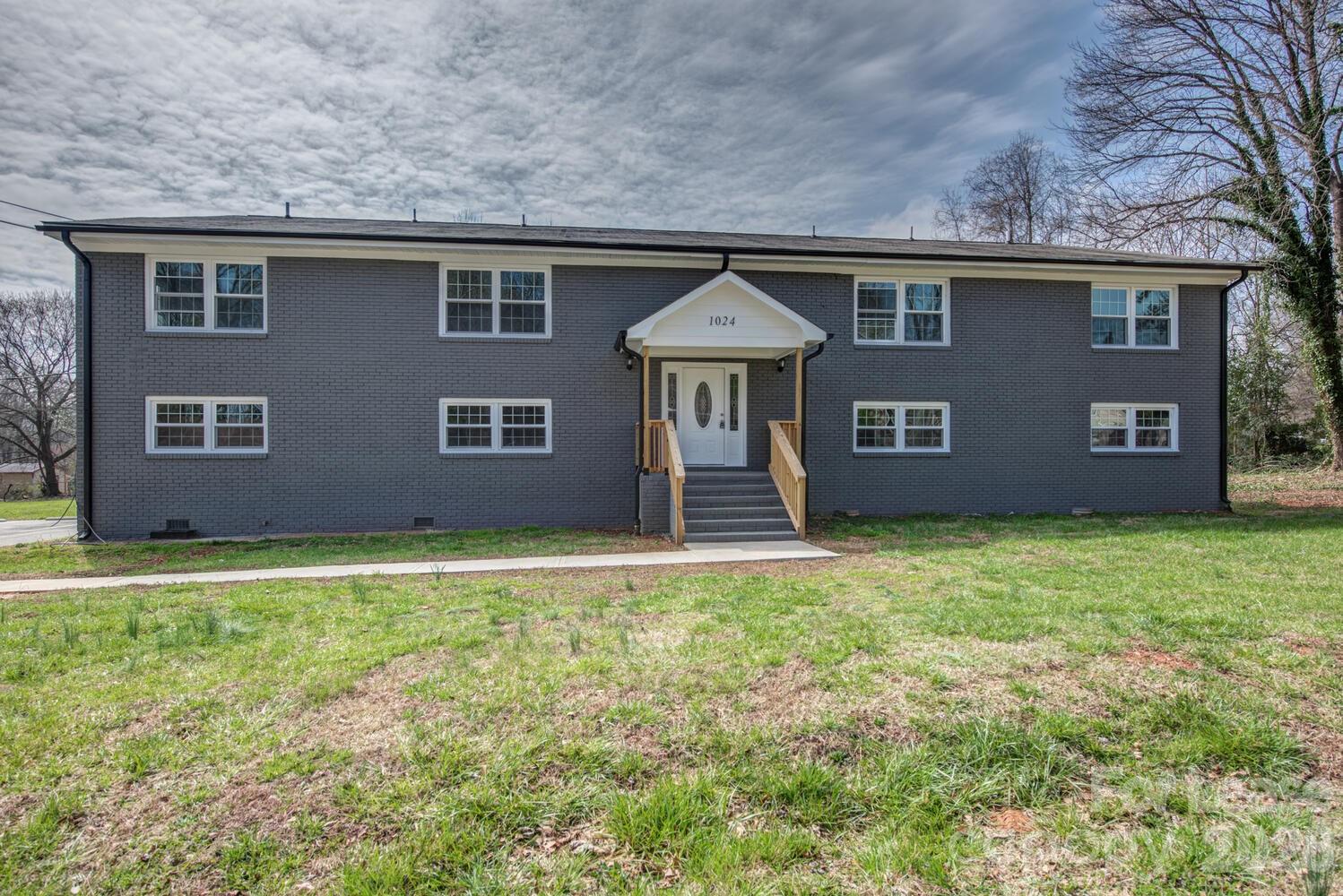 1048 Avondale Road 18 — photo