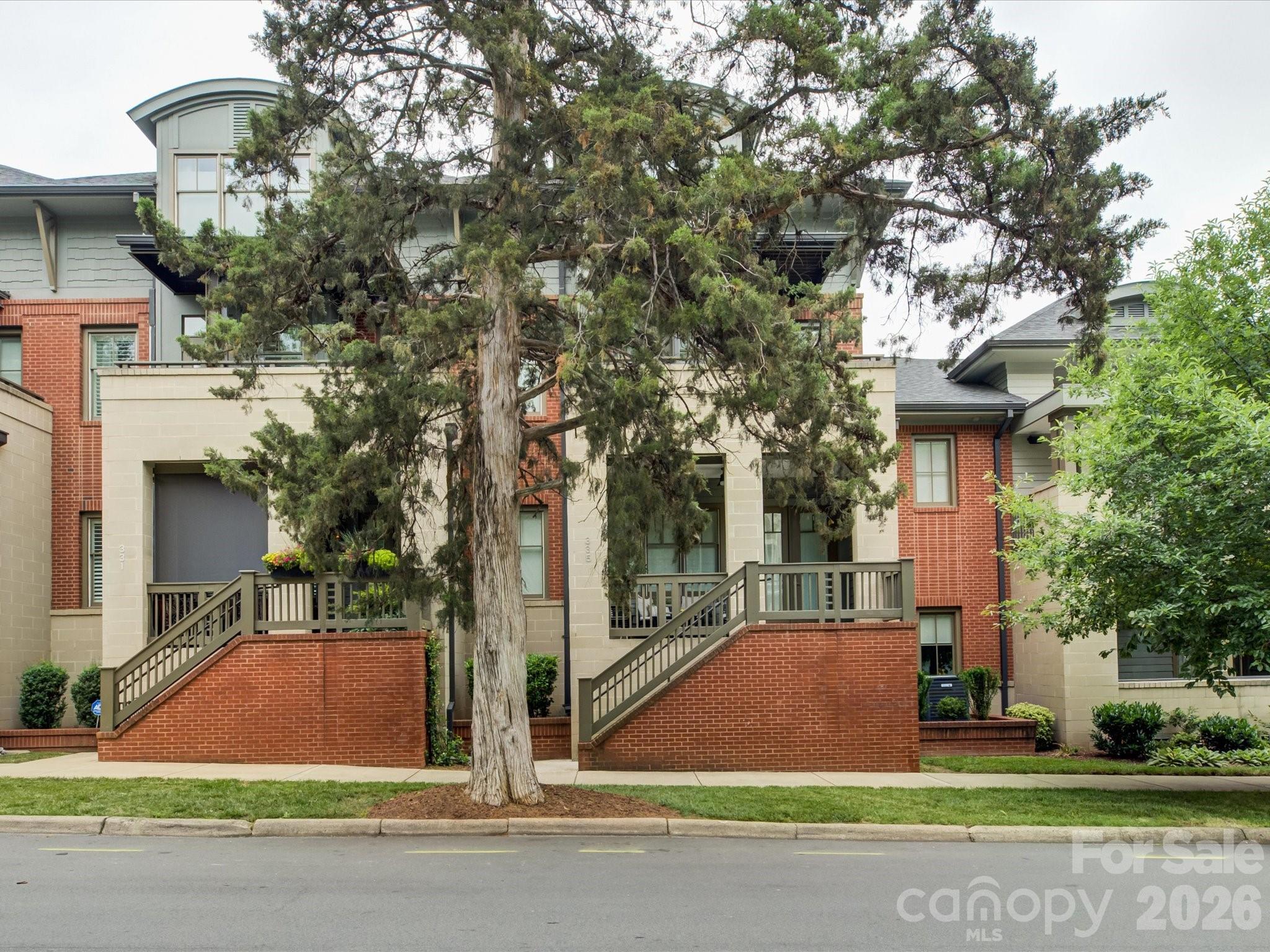 335 E Tremont Avenue — photo
