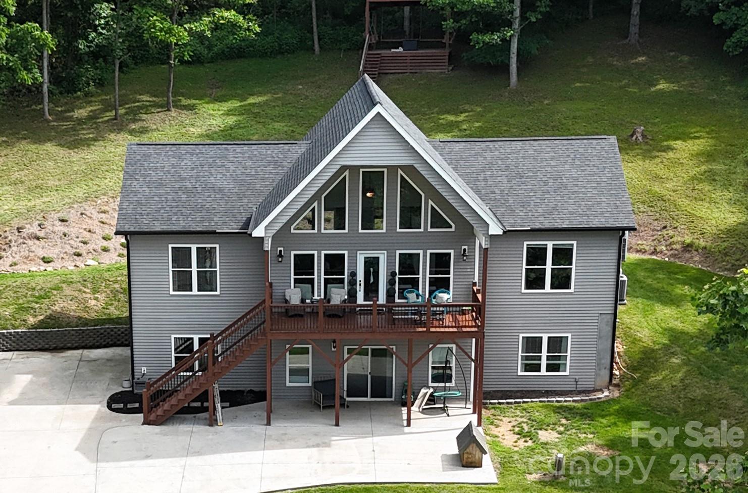 300 Green Meadow Lane — photo