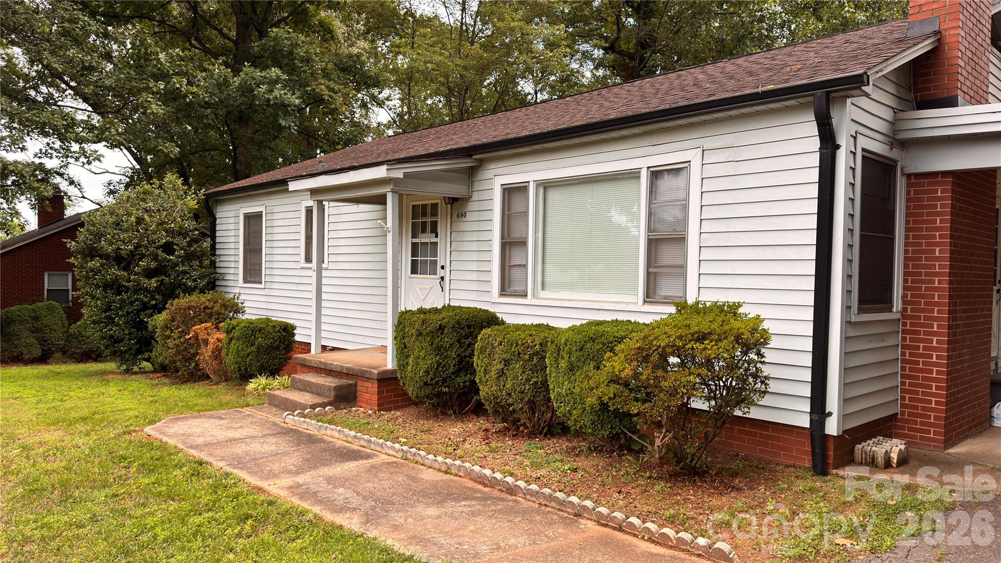 690 Brookdale Drive — photo