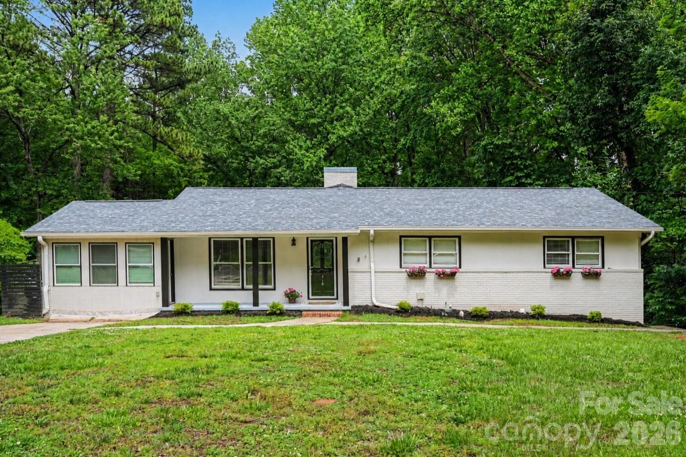 716 Grandview Drive NE — photo