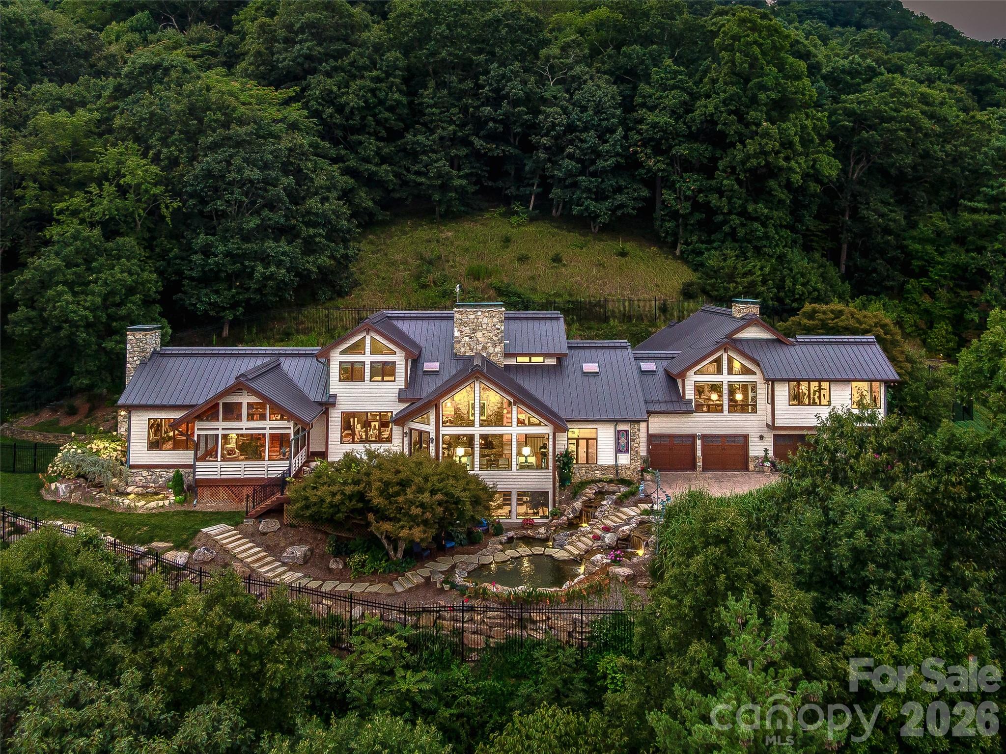 10 Beaverbrook Court — photo
