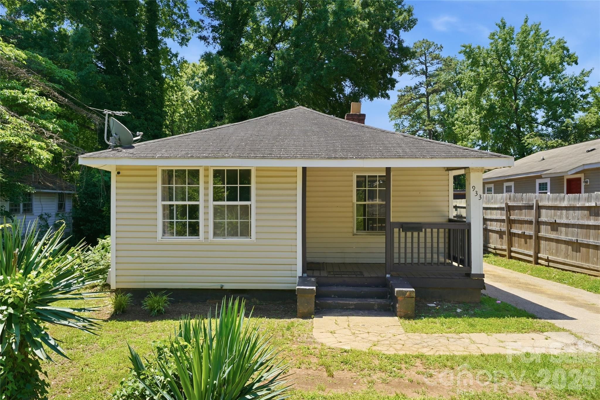 933 Rowan Street — photo