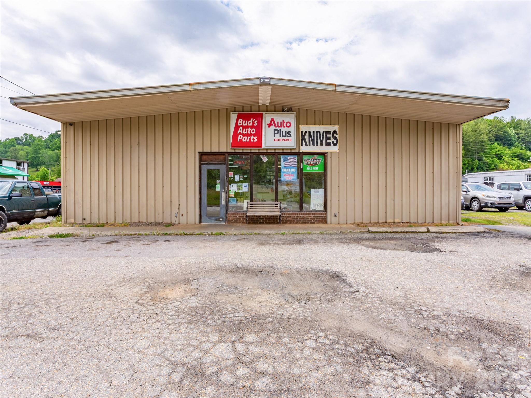 722 E Main Street — photo
