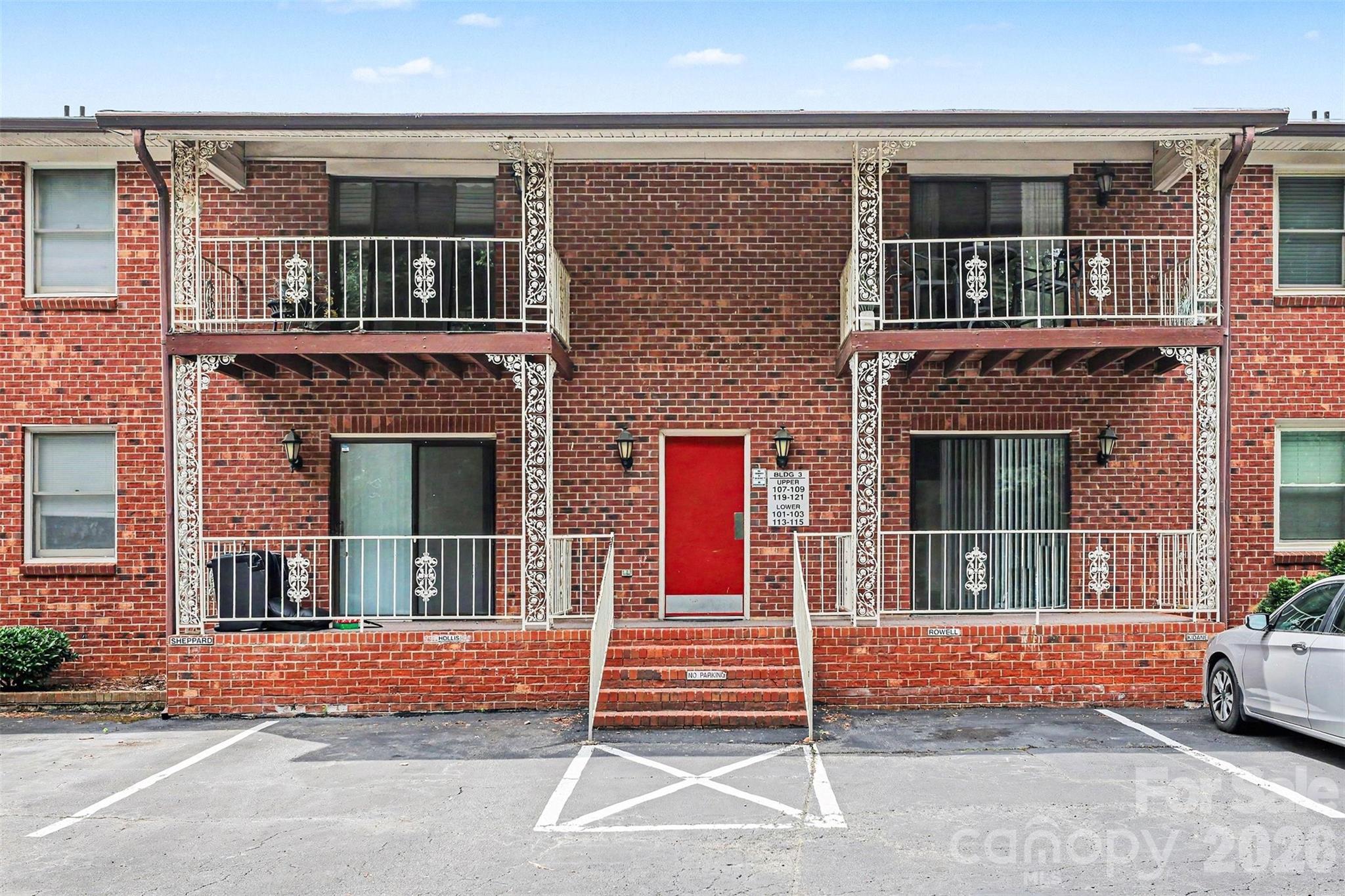121 Carriage House Drive — photo