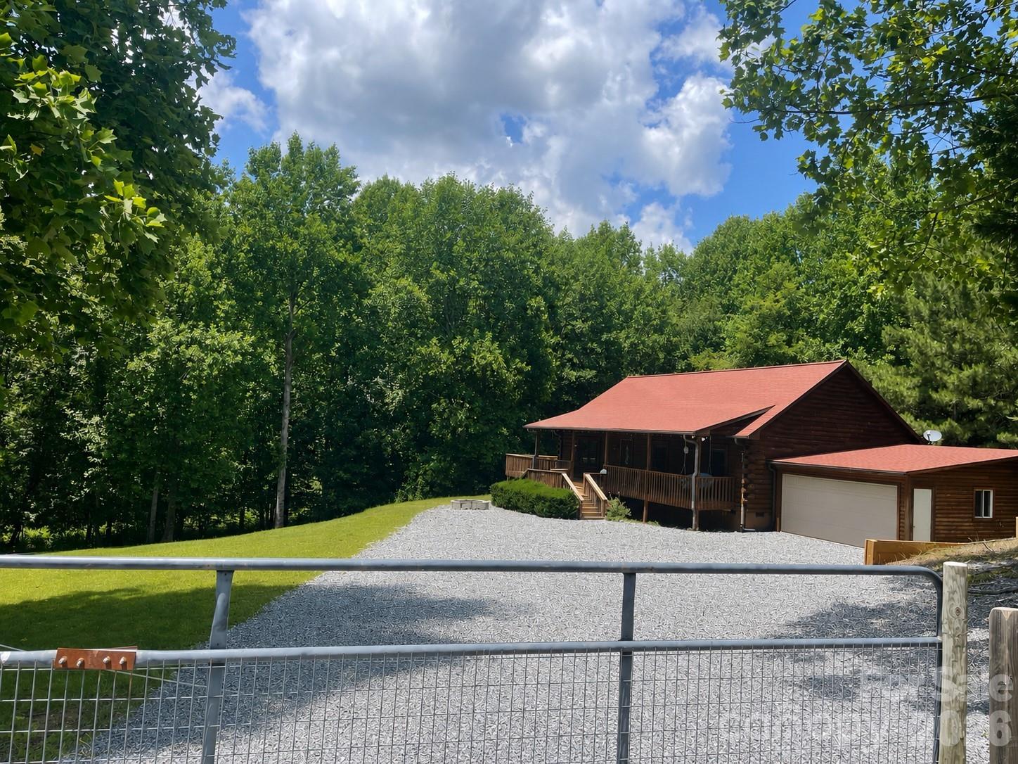 114 Woodstock Lane — photo