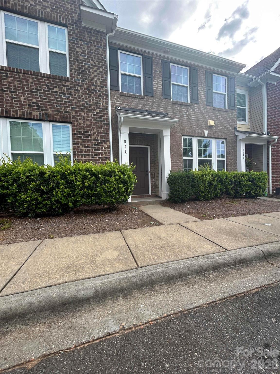 8988 Lanark Lane — photo