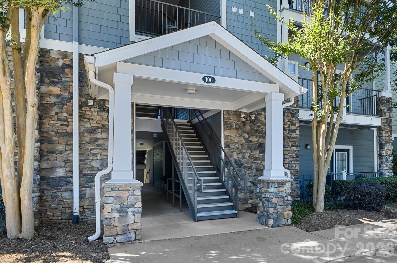 100 Vista Lake Drive 3 — photo
