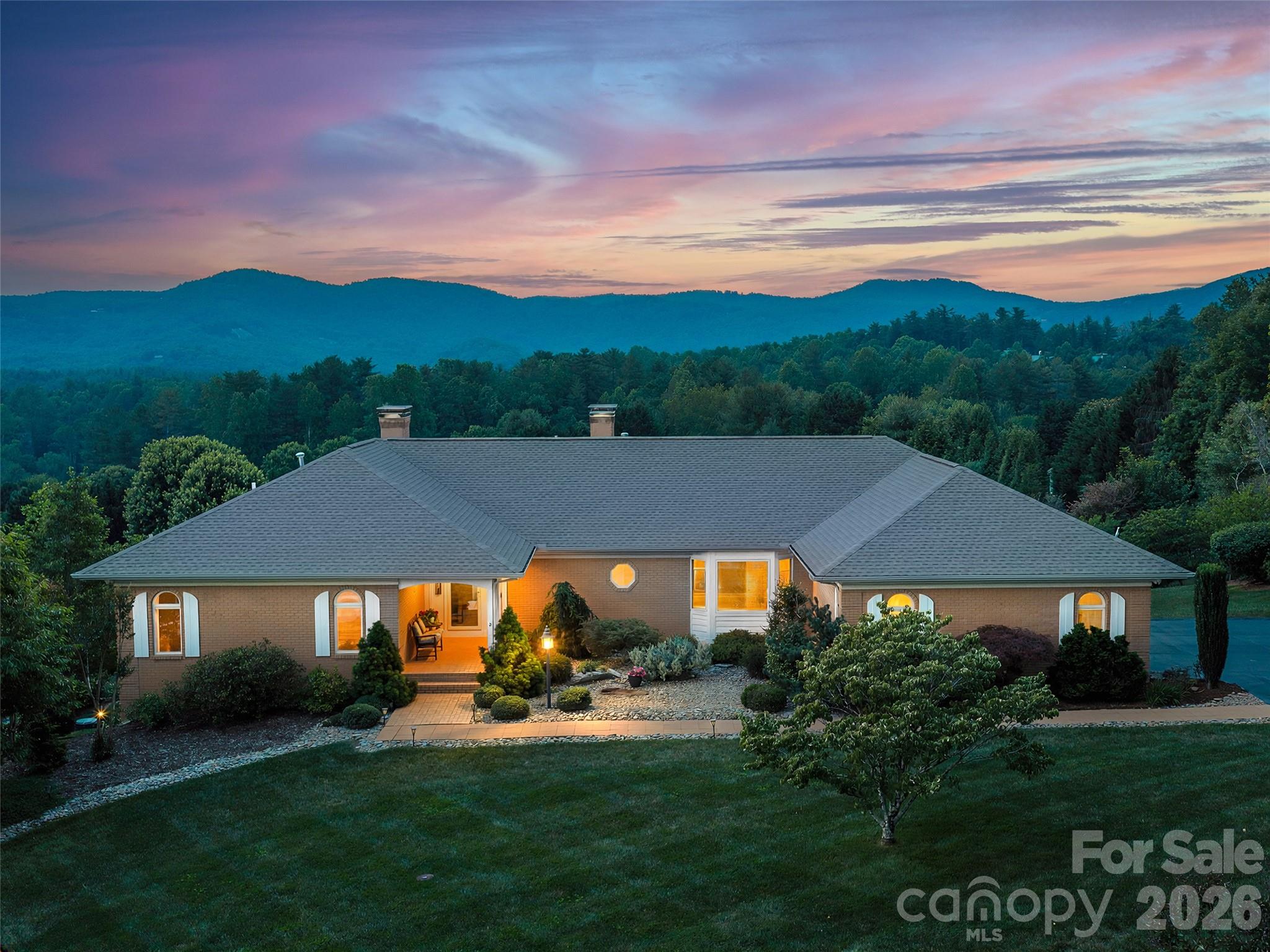 18 Thornapple Drive — photo