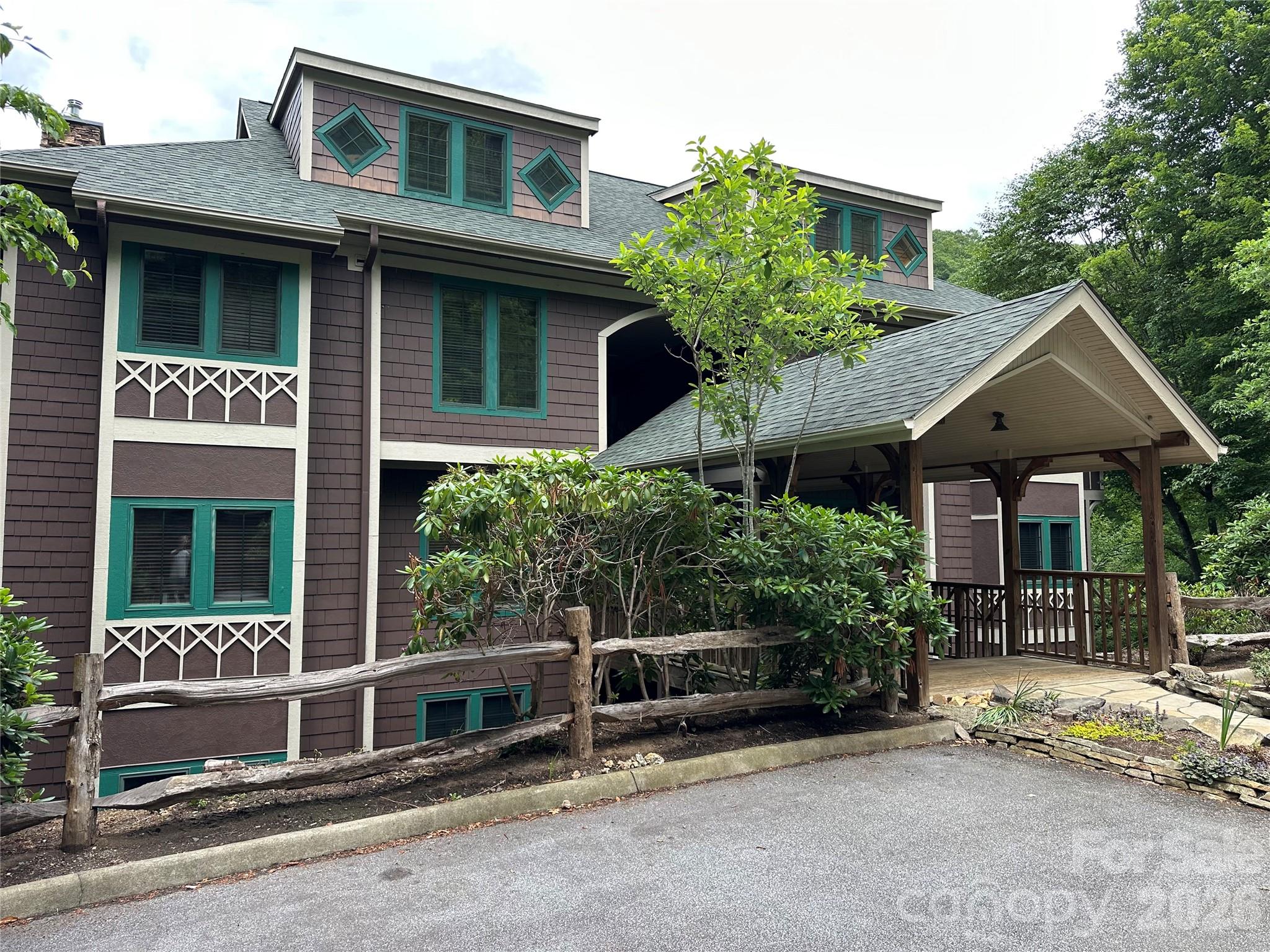 222 Creekside Way D/101 — photo