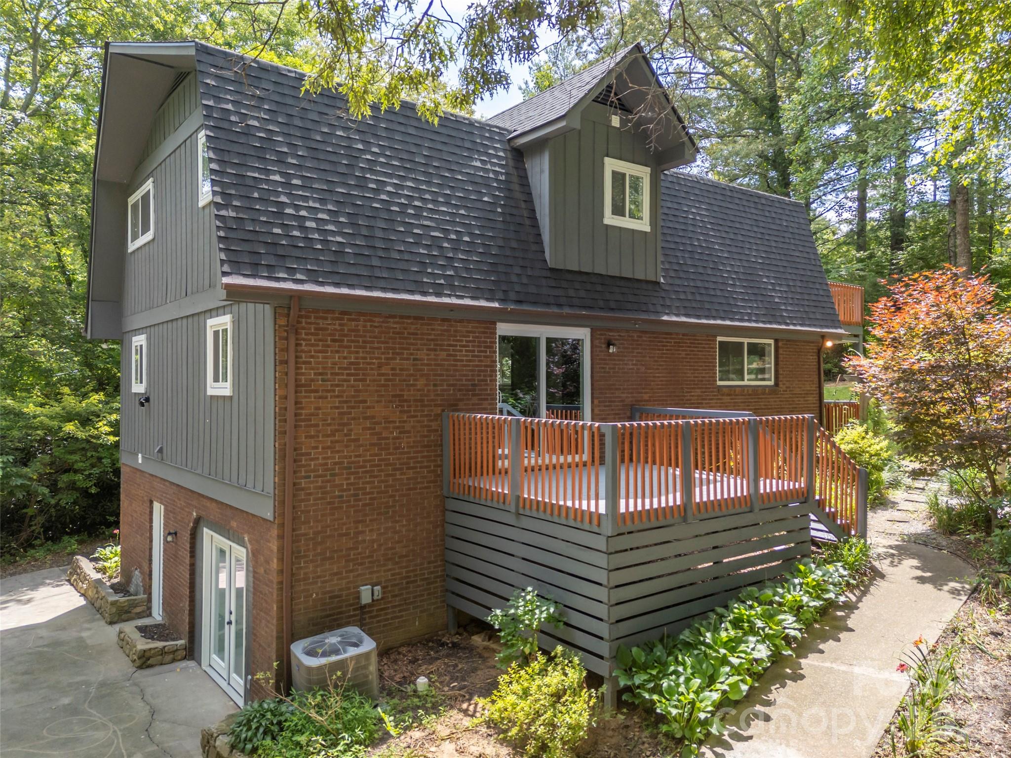 3276 Howard Gap Road — photo
