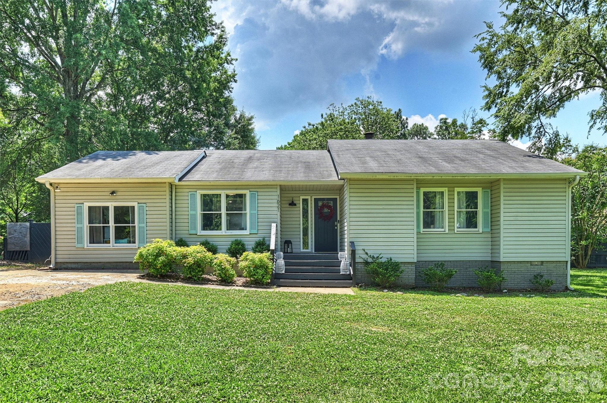 1621 Brook Drive — photo