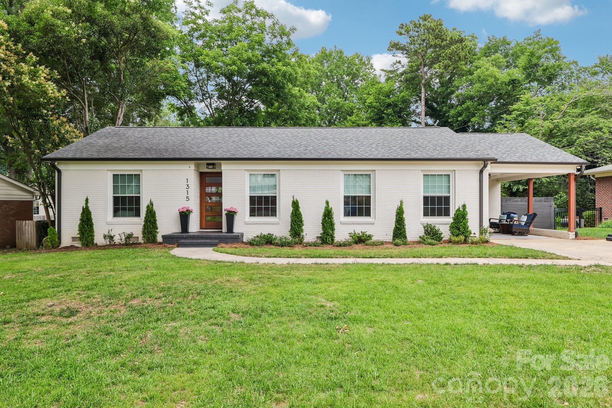 1315 Holmes Drive — photo