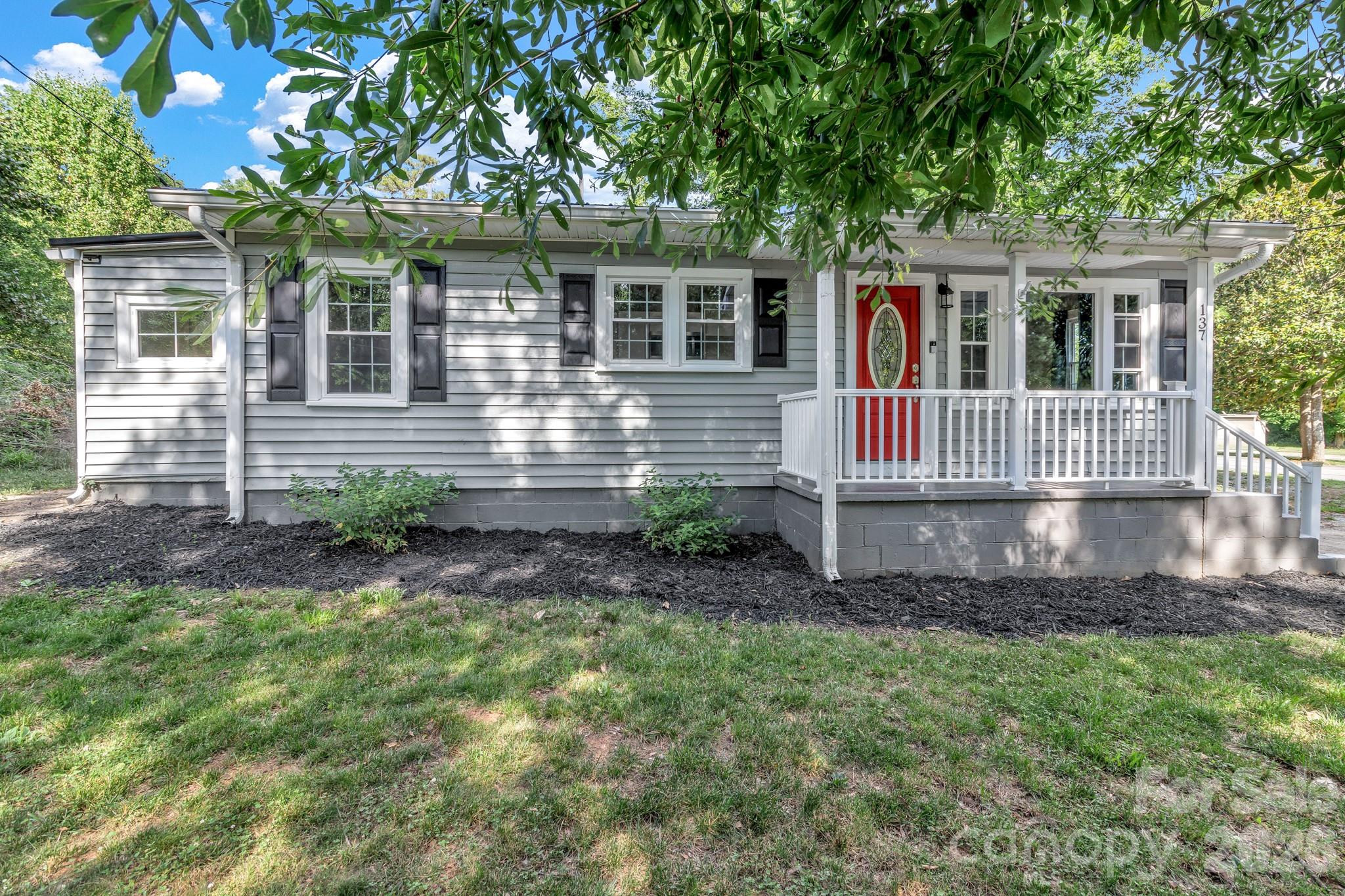 137 J E Morrow Street — photo
